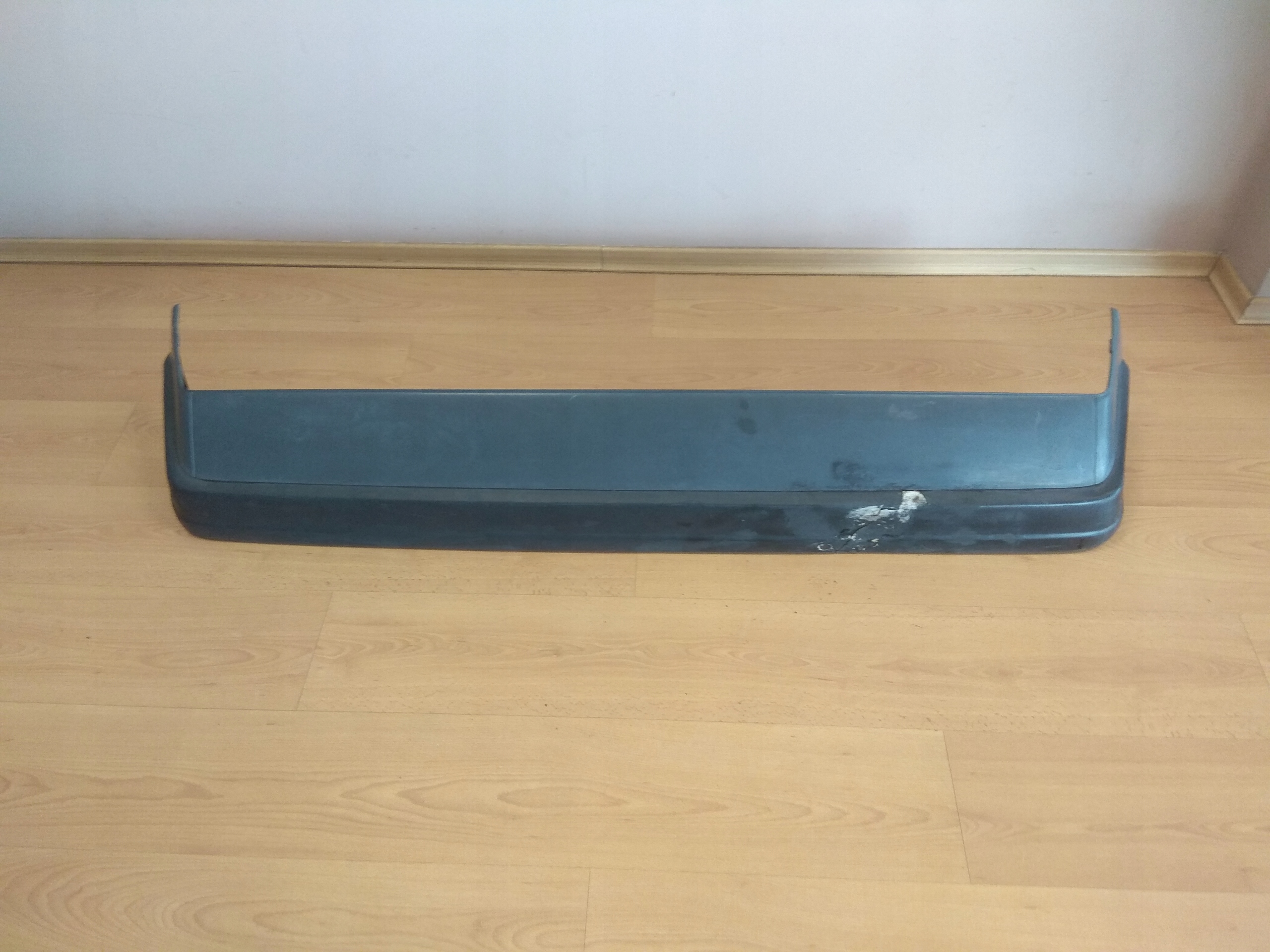 MERCEDES W201 ZDERZAK TYŁ WĄSKA LISTWA + BELKA ORG