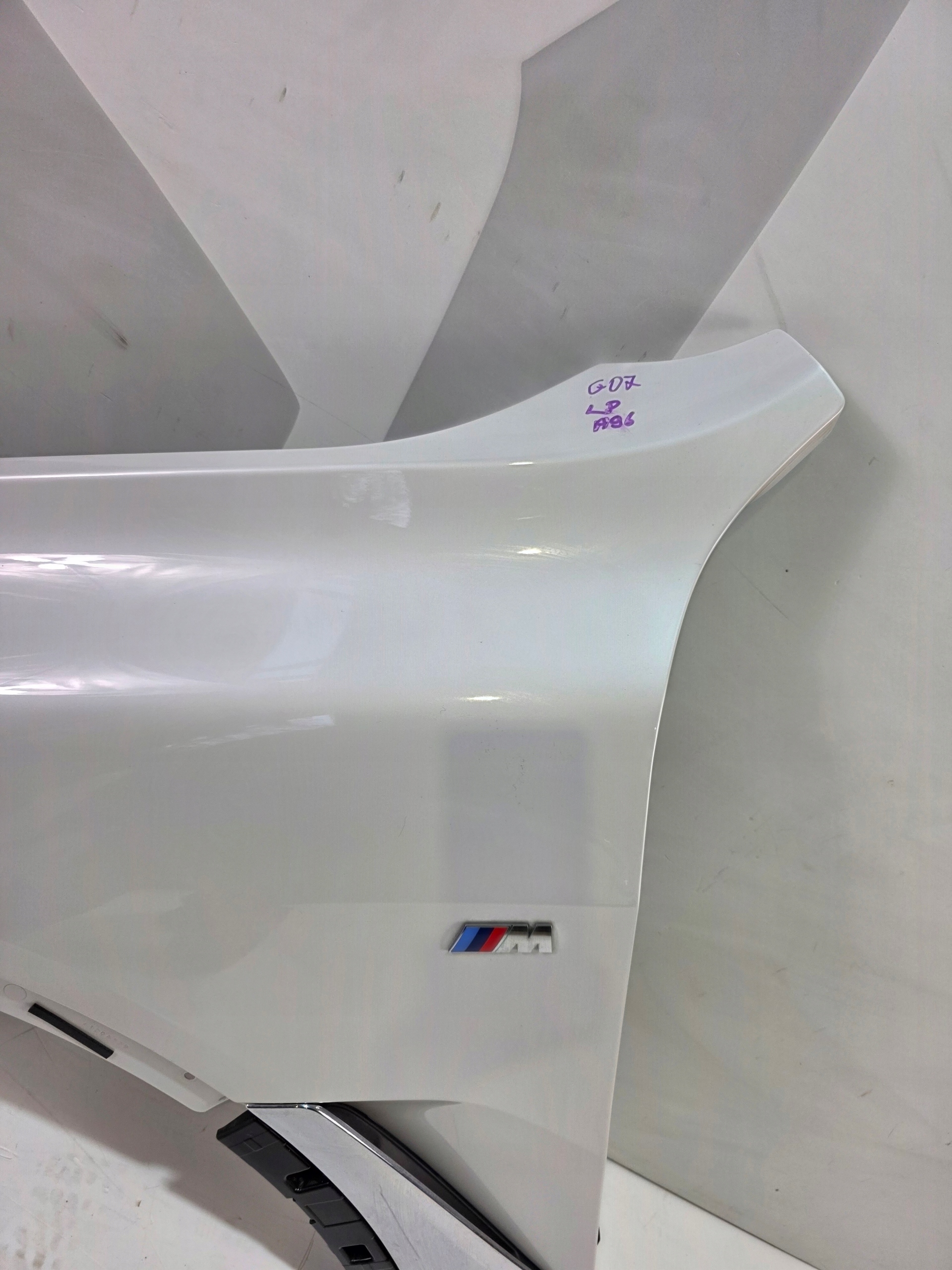 fender left front BMW X7 G07 LCI m-packet A96