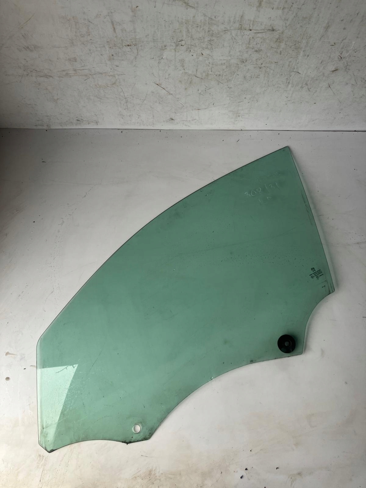 window door left front PEUGEOT 308 T9 15R