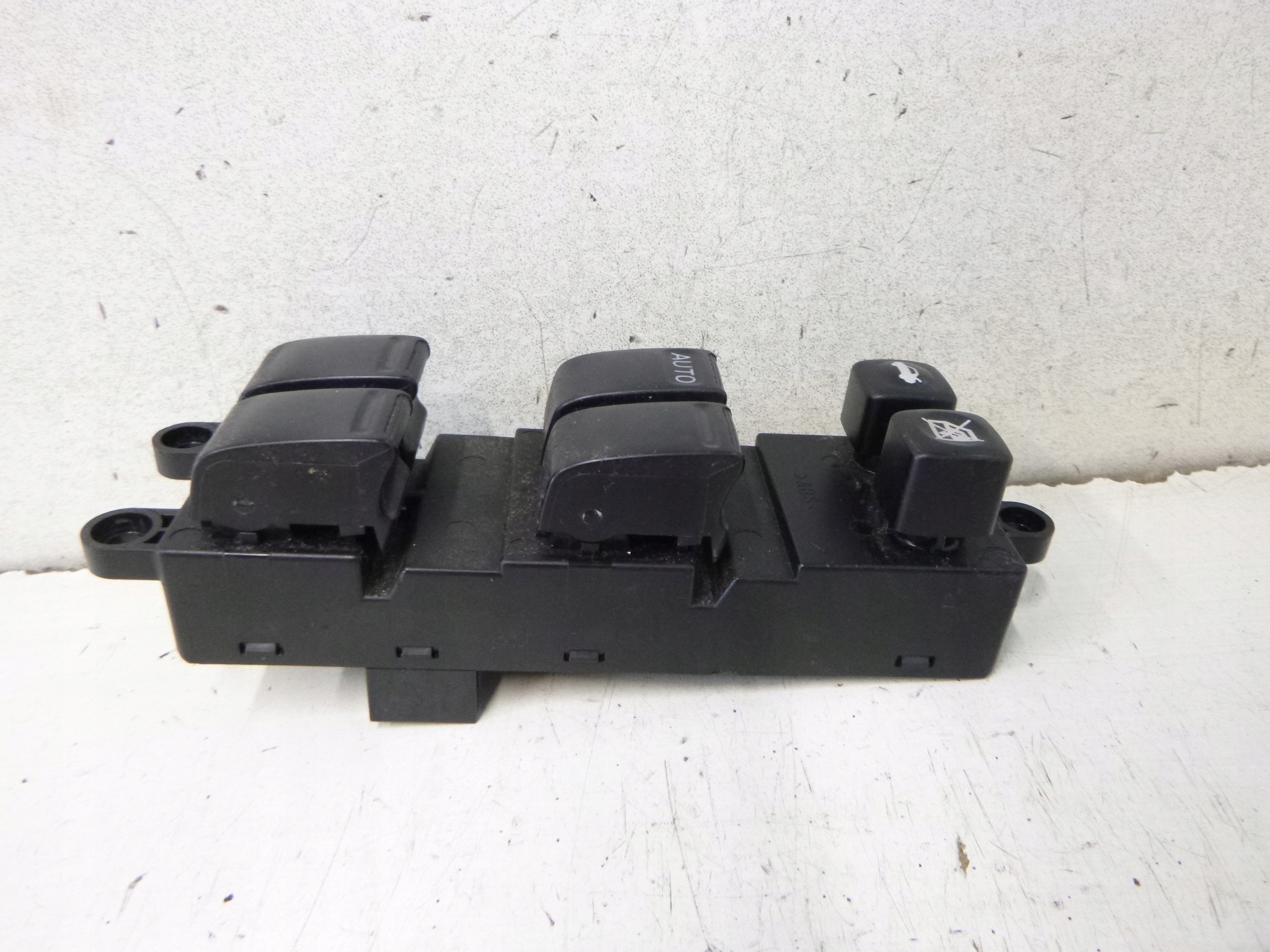 switch panel of the window left Nissan Primera P12 05r.
