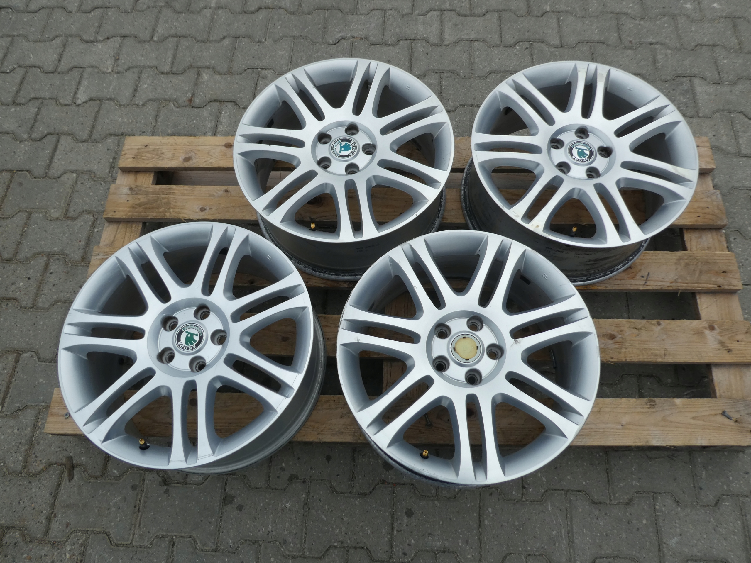 4X discs aluminium disc 3T0601025E SKODA 5X112