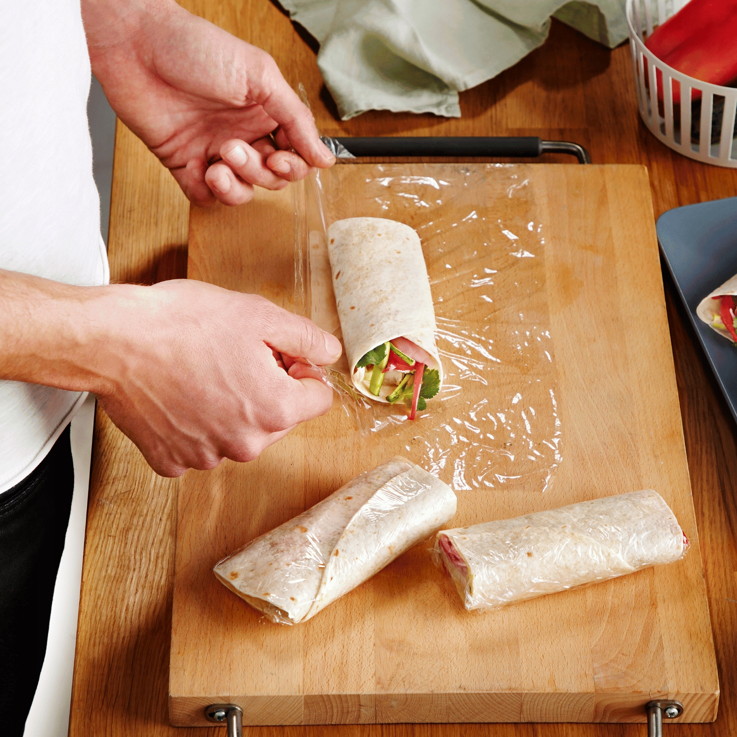 JAN NIEZBĘDNY FOLIA DO ŻYWNOŚCI 45M MOCNA 3X ROLKA Rodzaj folia spożywcza