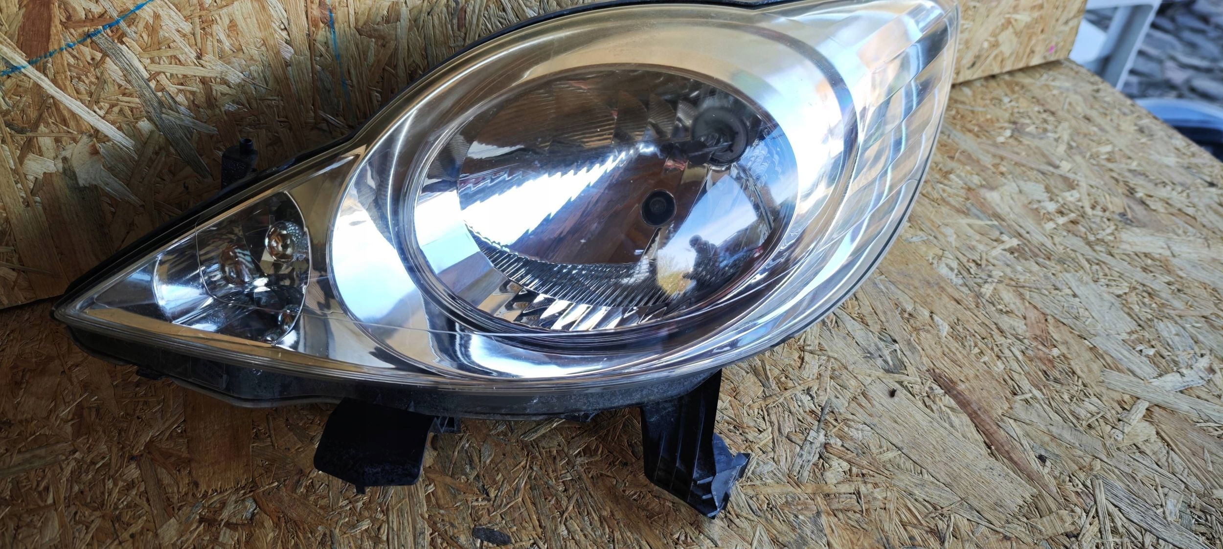 Reflektor front side left Peugeot 107 89032403