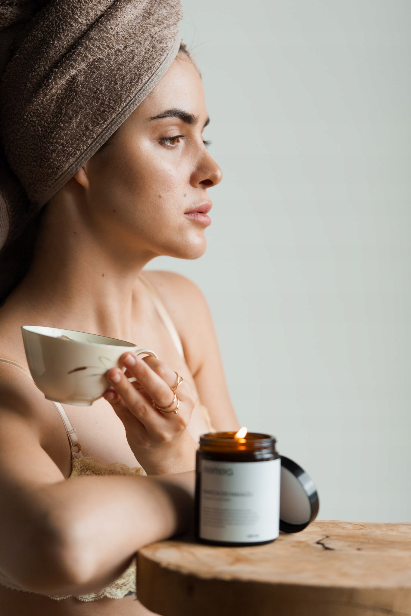 100% WEGAŃSKA REGENERUJĄCA ŚWIECA DO MASAŻU RELAKSUJĄCEGO TEA&SAKURA Wielkość Produkt pełnowymiarowy