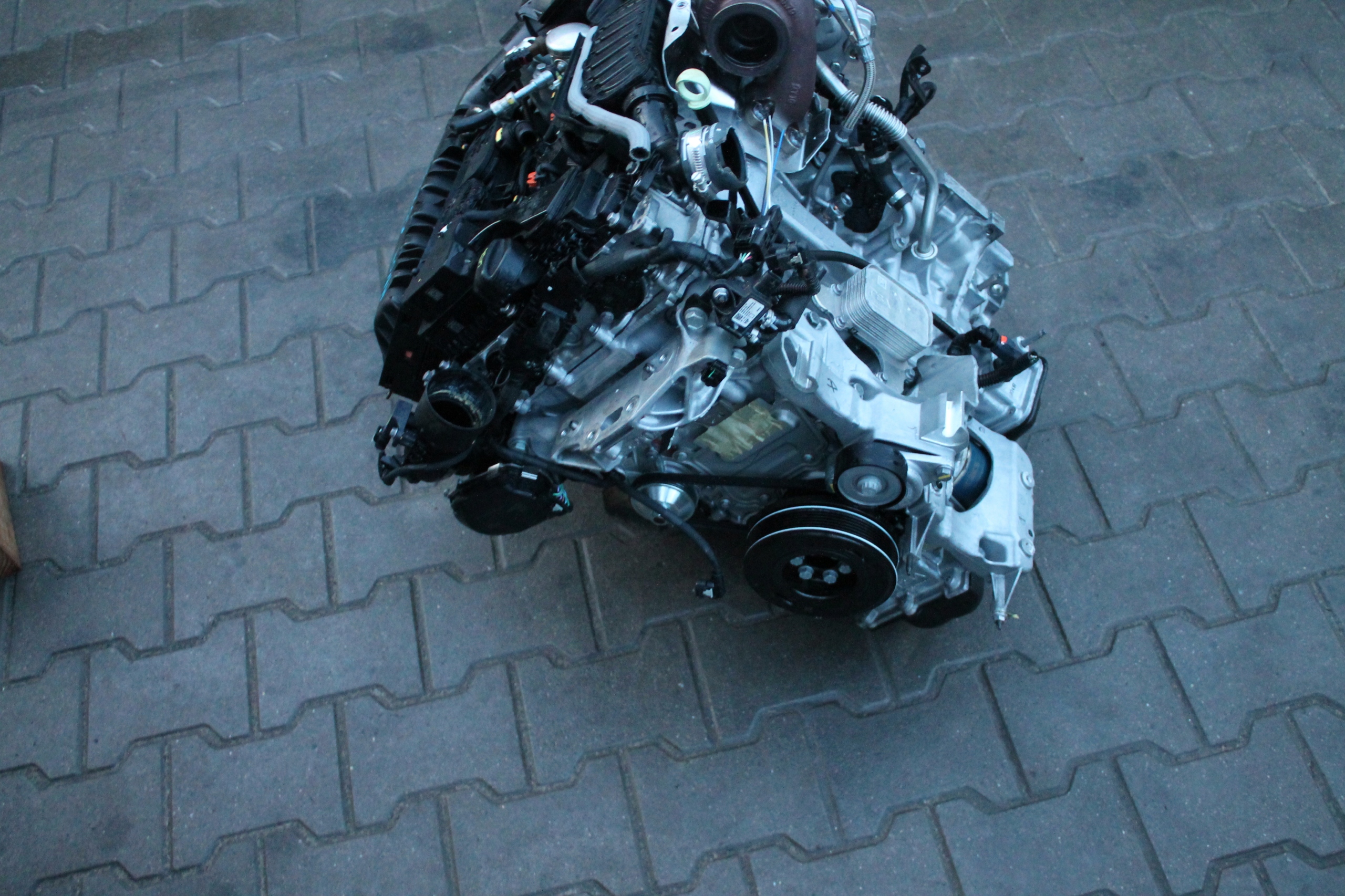 engine complete PEUGEOT 1,2 10XRAD PSA HN09 10TYSKM