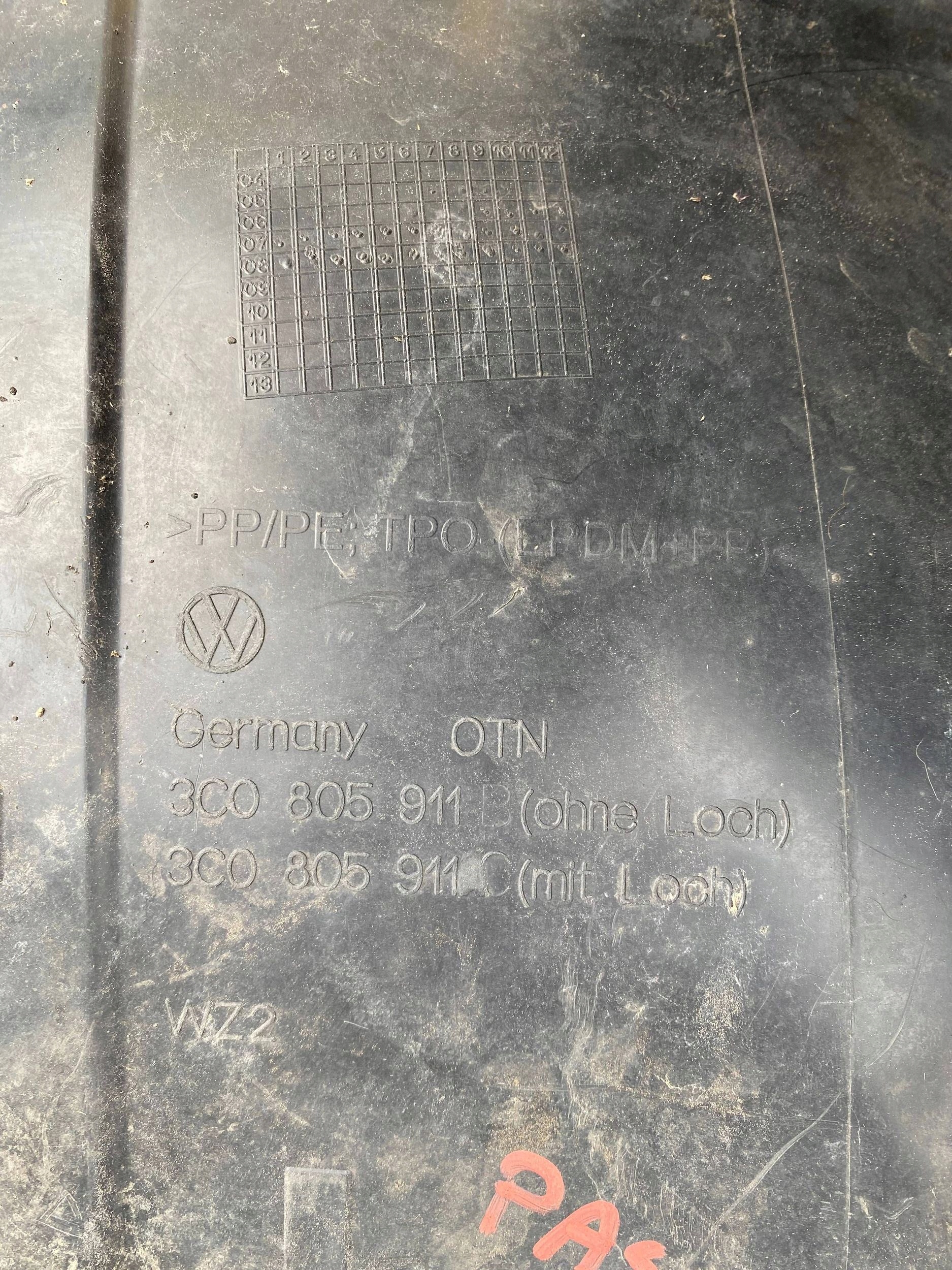 VW PASSAT B6 NOSEK mudguard left front part front 3C0805911B