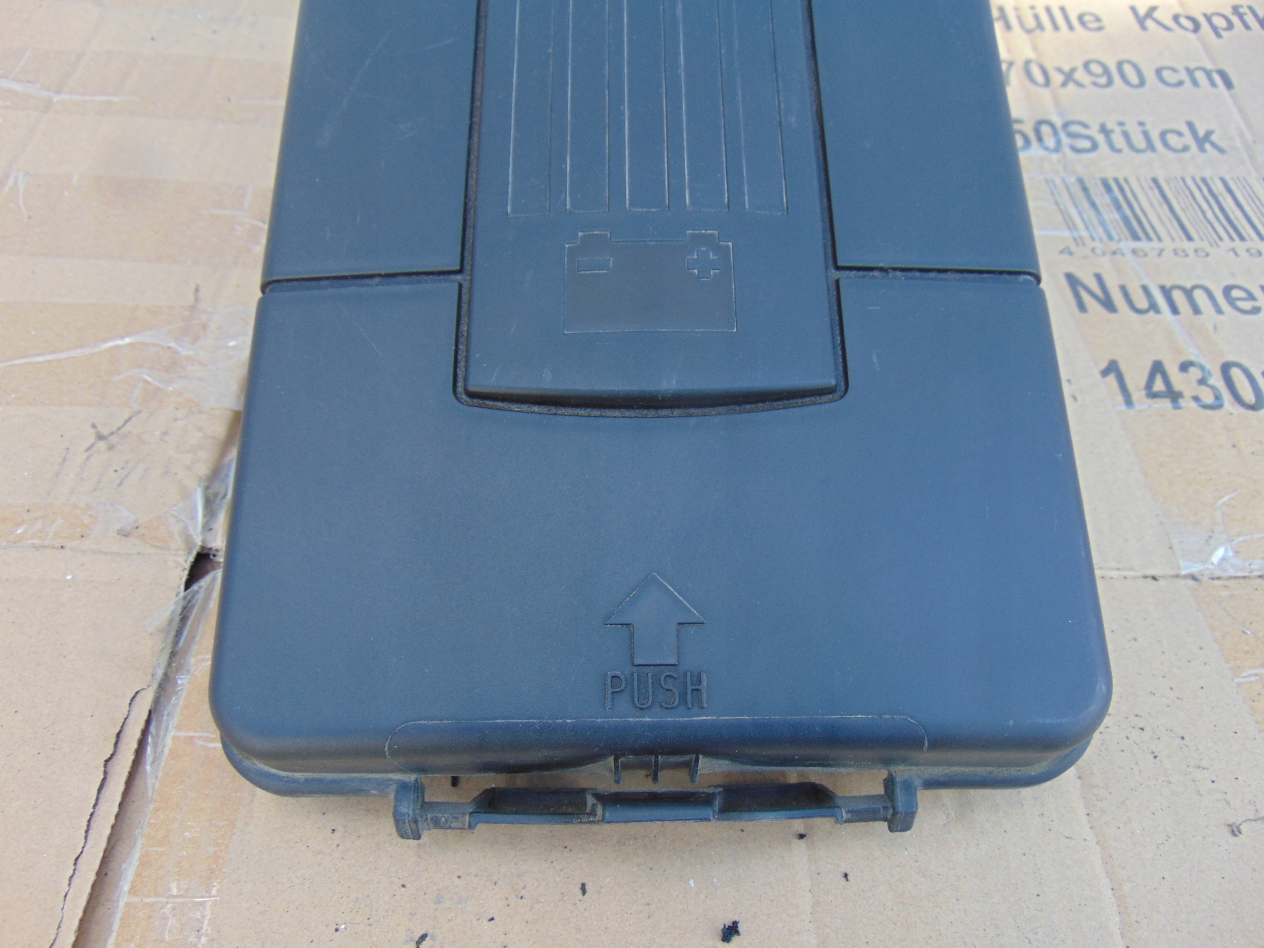 Krytka Baterie Vw Golf 04- (horní) Oe Vag 3C0915443A 3C0915443A