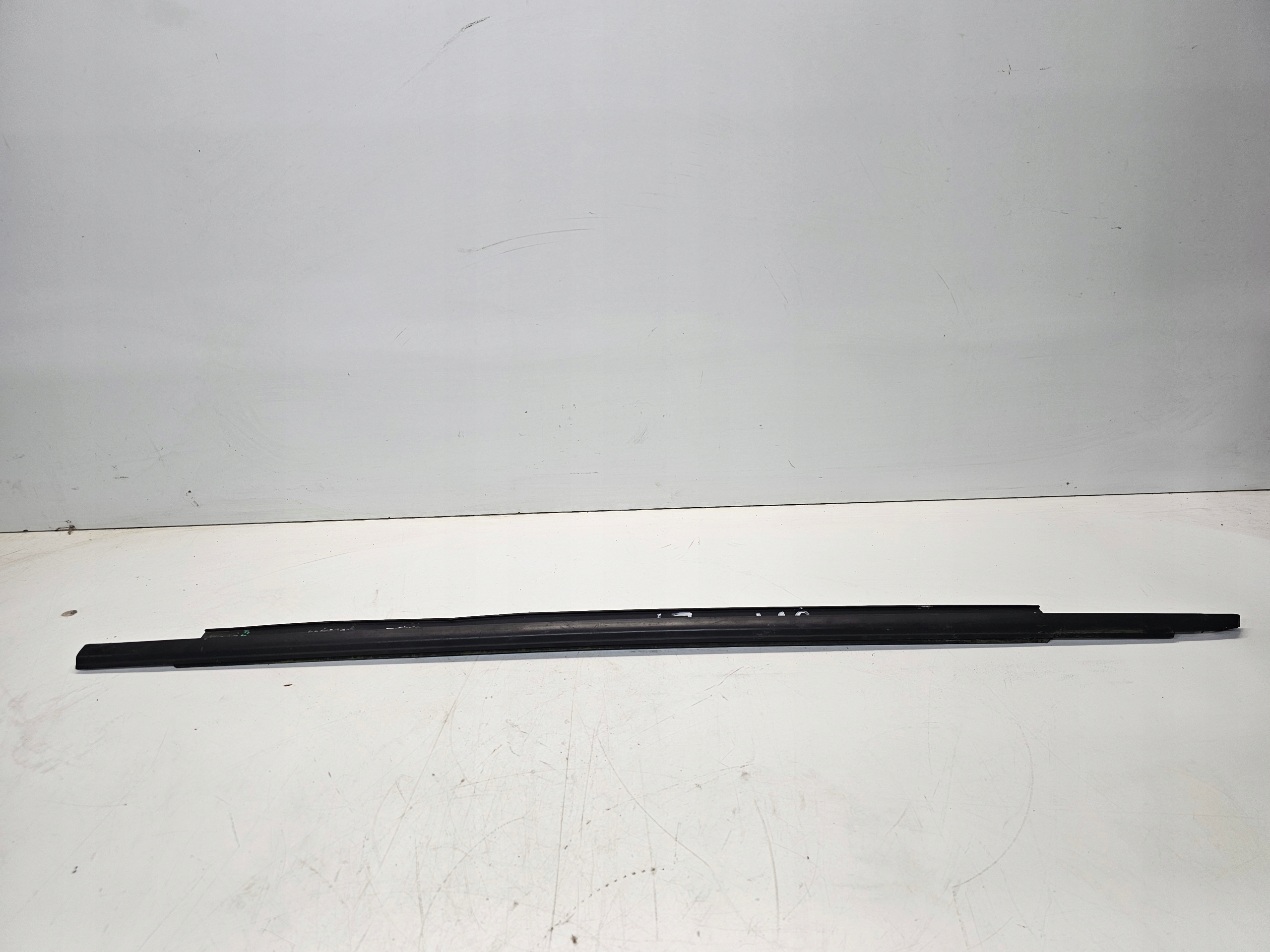 moulding MAT windows left front AUDI A3 8V 5-door 8V4837477