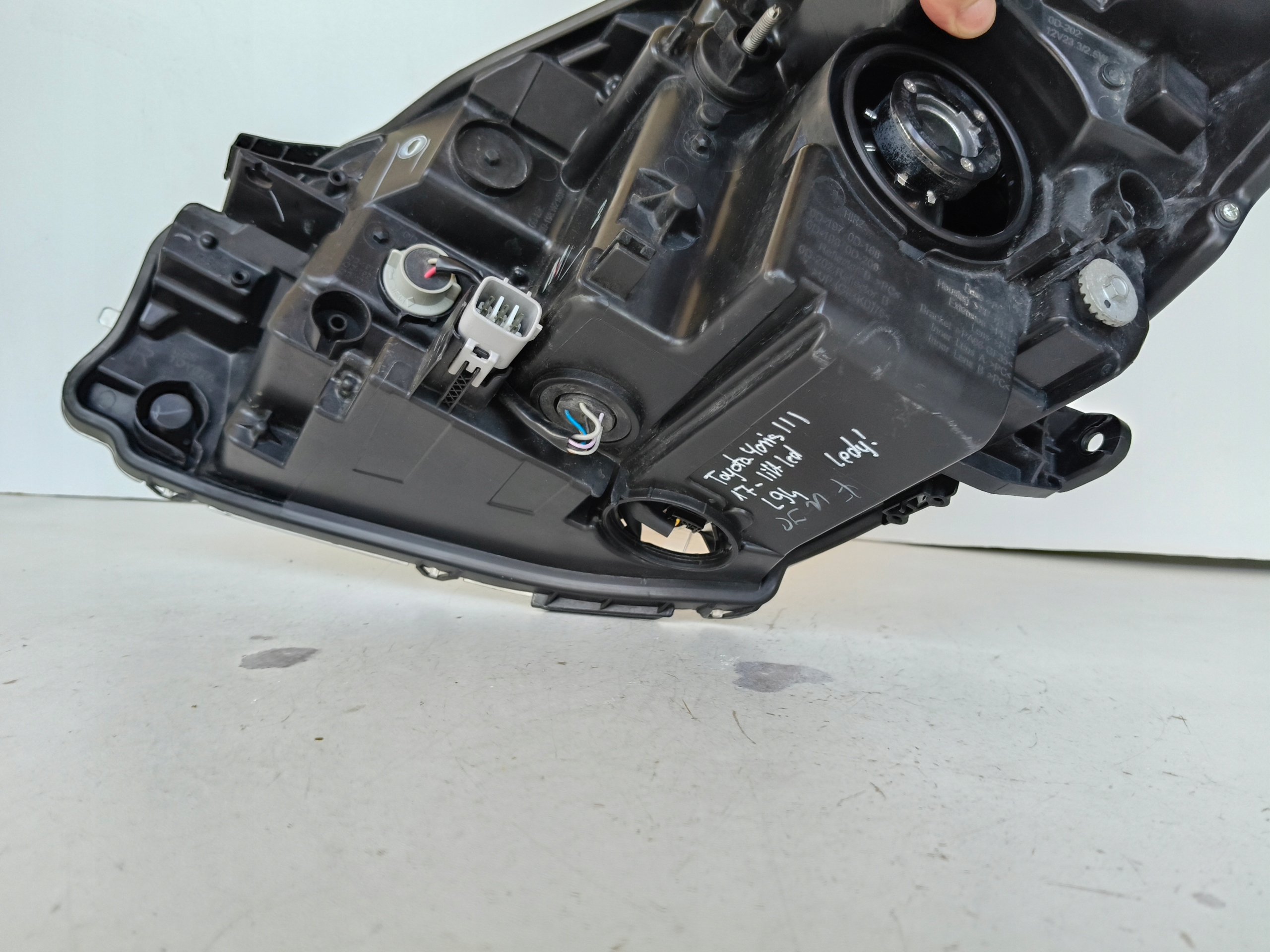 light right REFLEKTOR TOYOTA YARIS III 17- LIFT LED