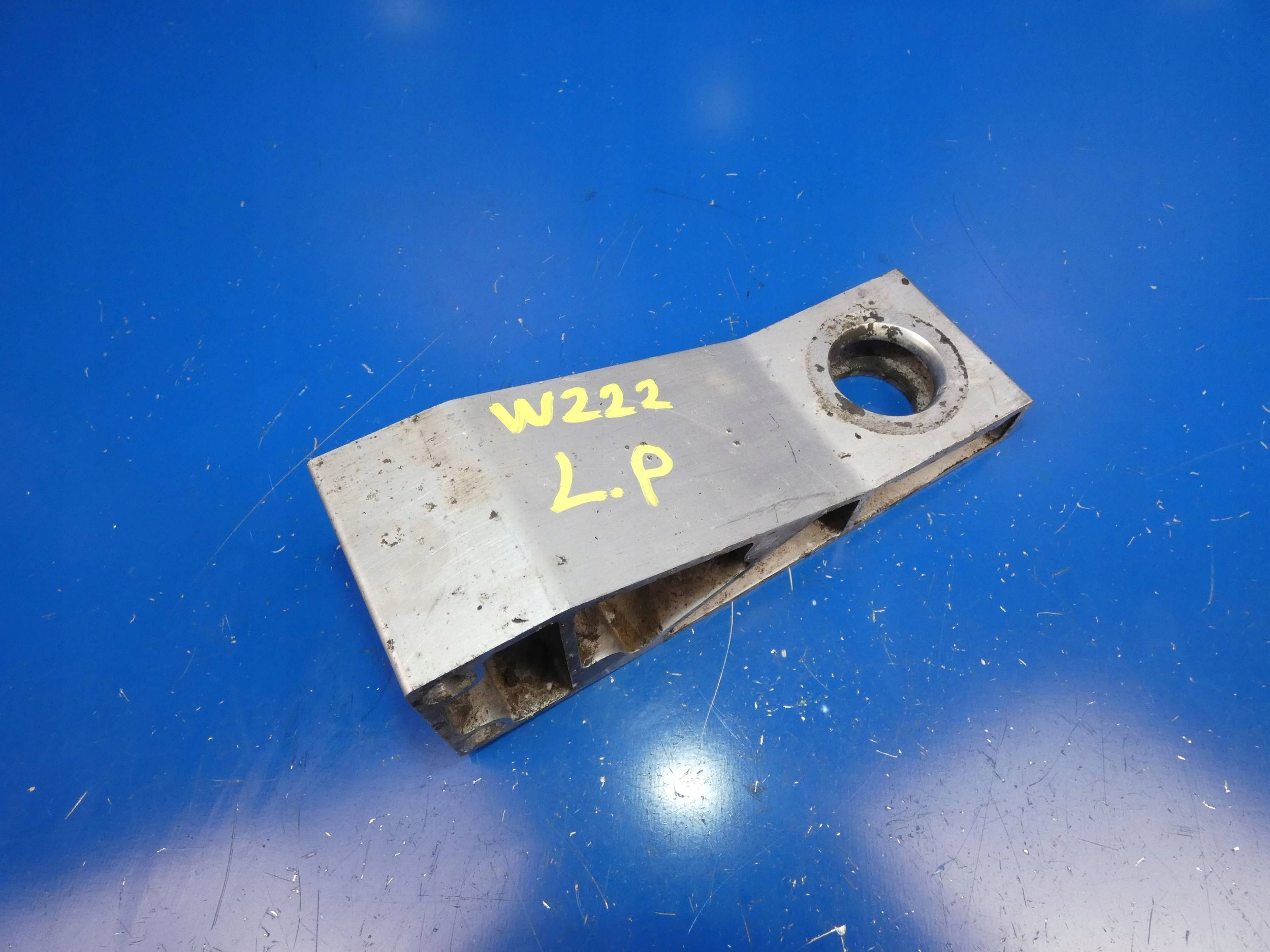 MERCEDES S KLASA W222 holder bracket radiator left front console