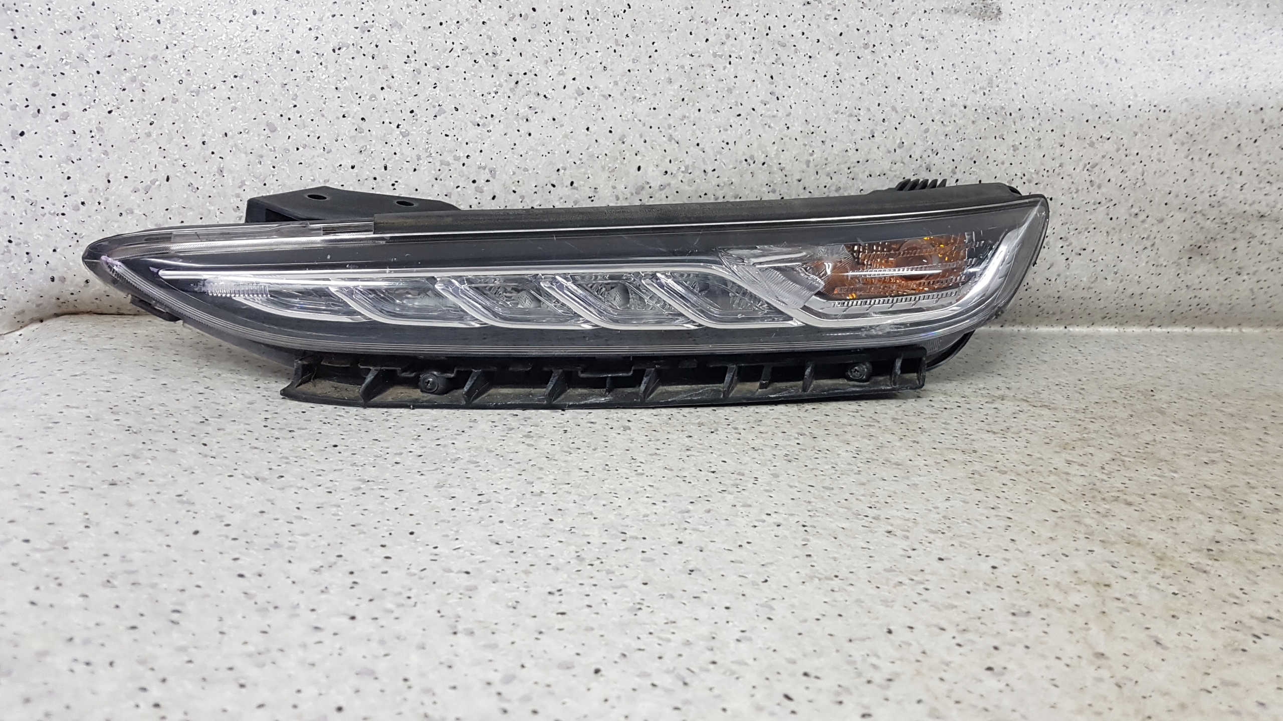 HYUNDAI KONA 2017 - left light DRL LED 2640