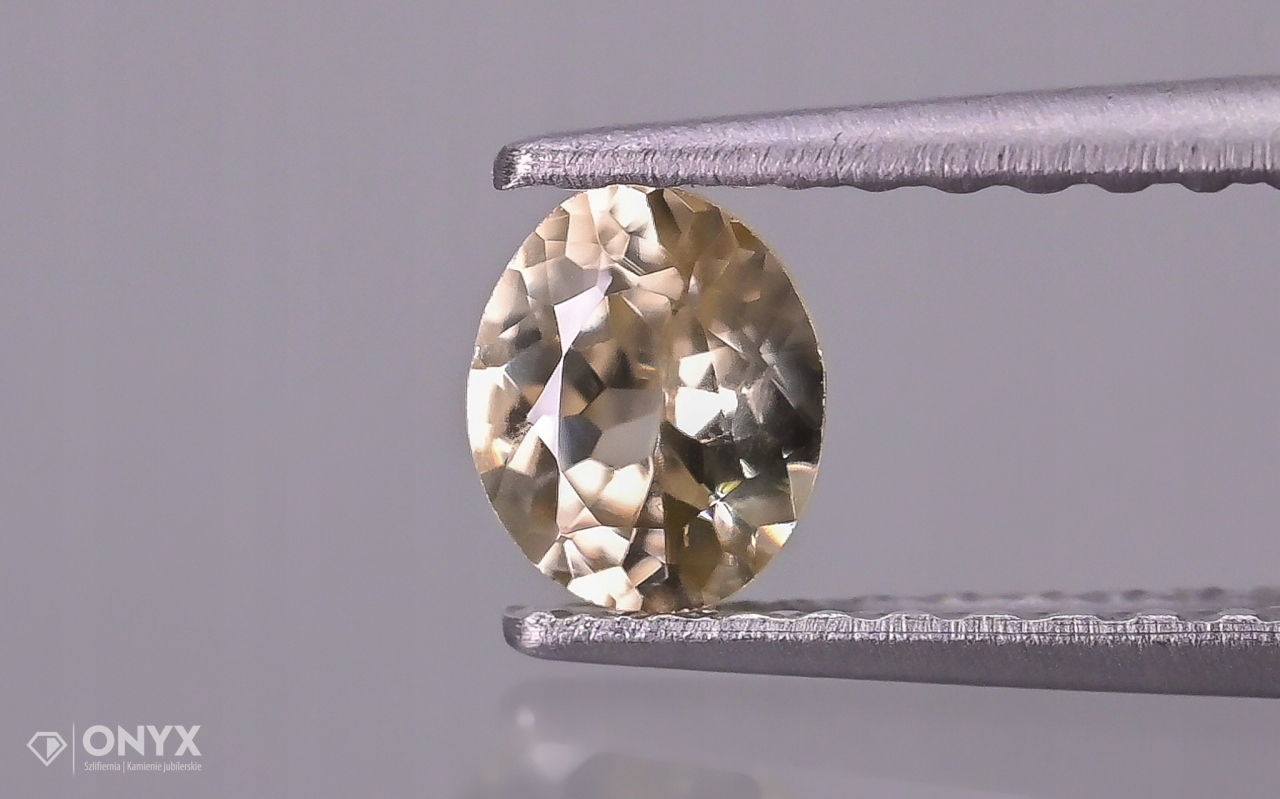 Zirkon fazetovaný ovál 4,5x4 mm