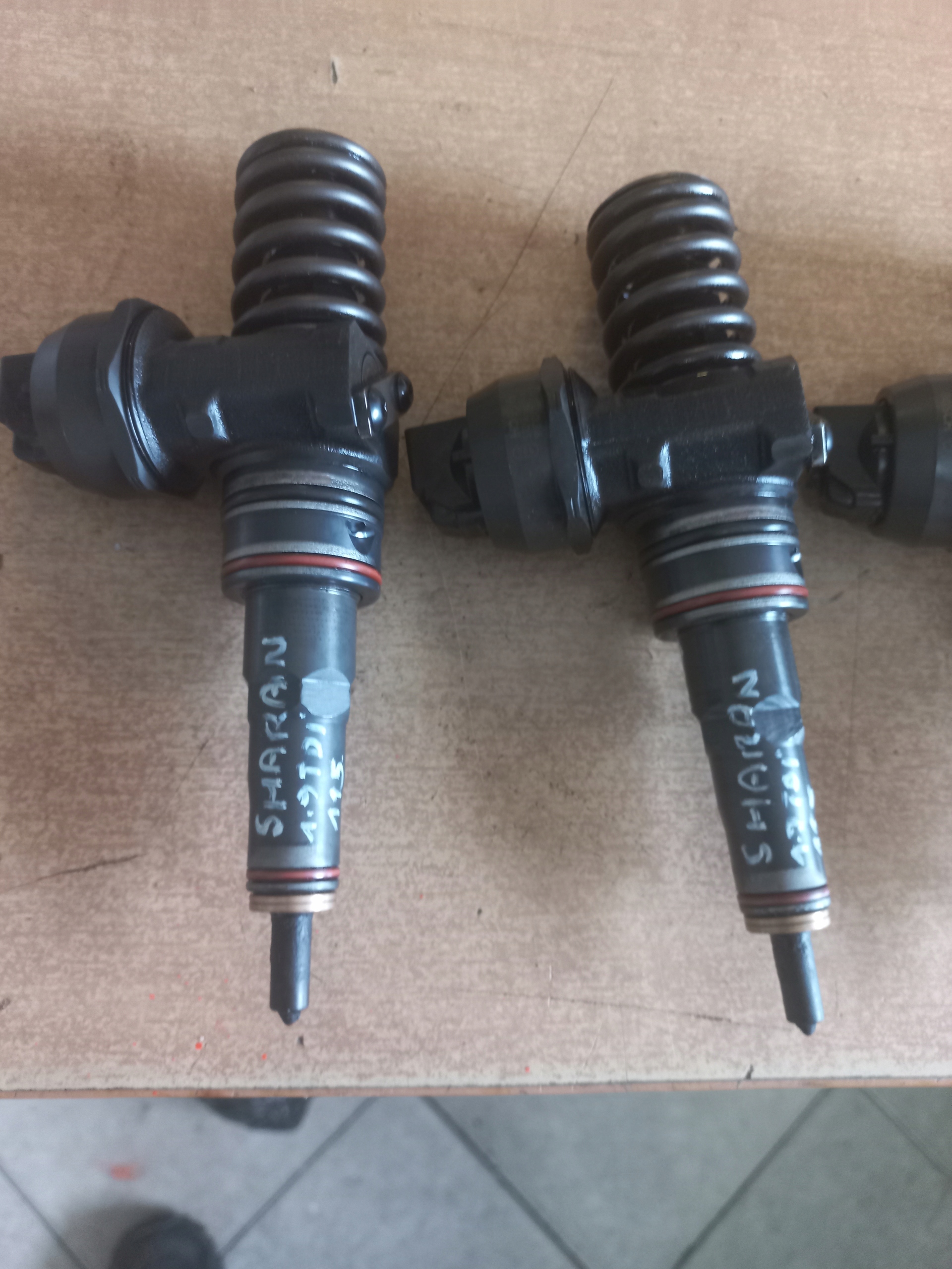 VW SHARAN I 1.9 TDI POMPOWTRYSK 038130073AK Numer katalogowy części 038130073AK