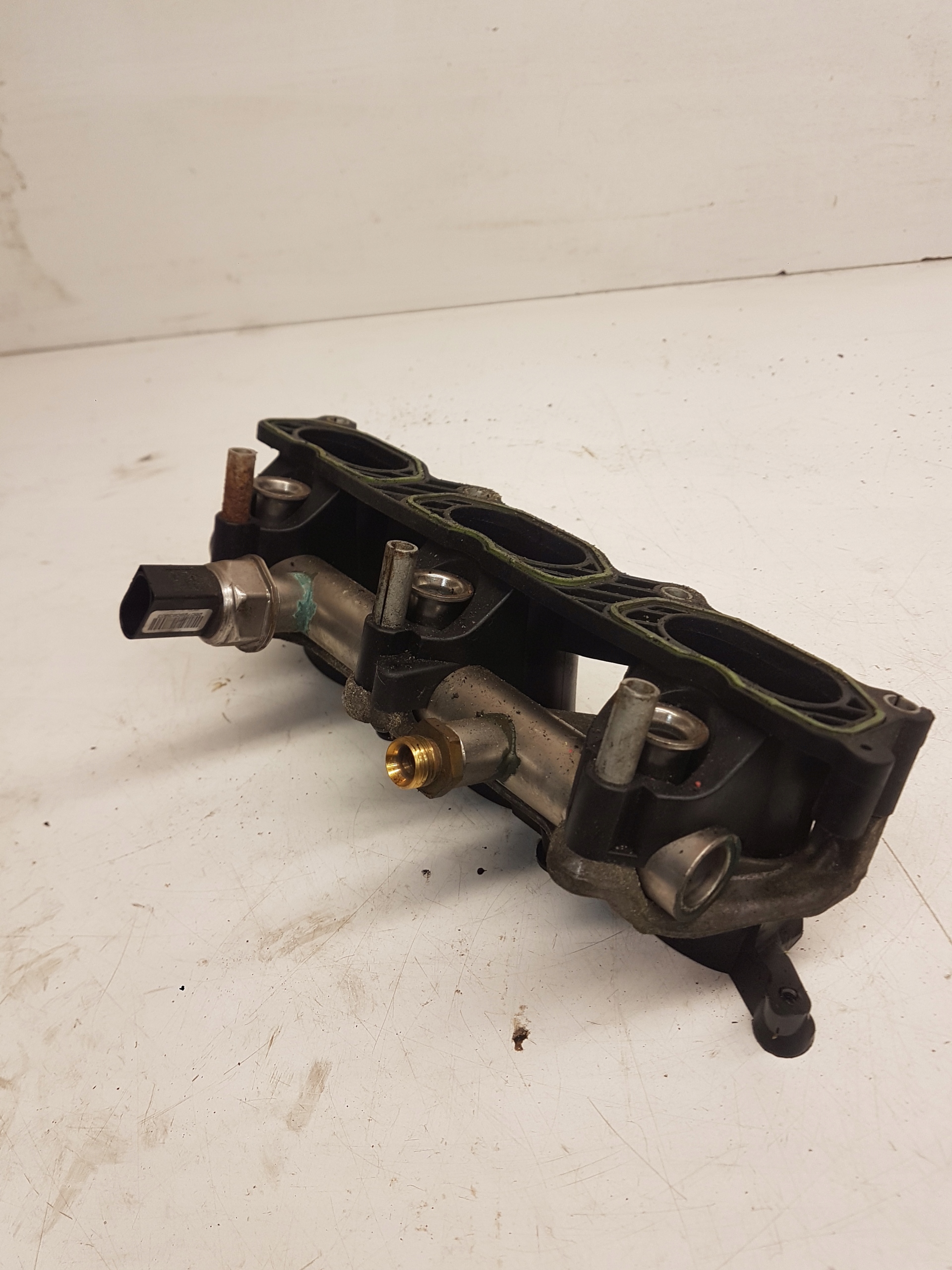 intake manifold AUDI A4 B7 A6 C6 3.2 FSI 06E133109J