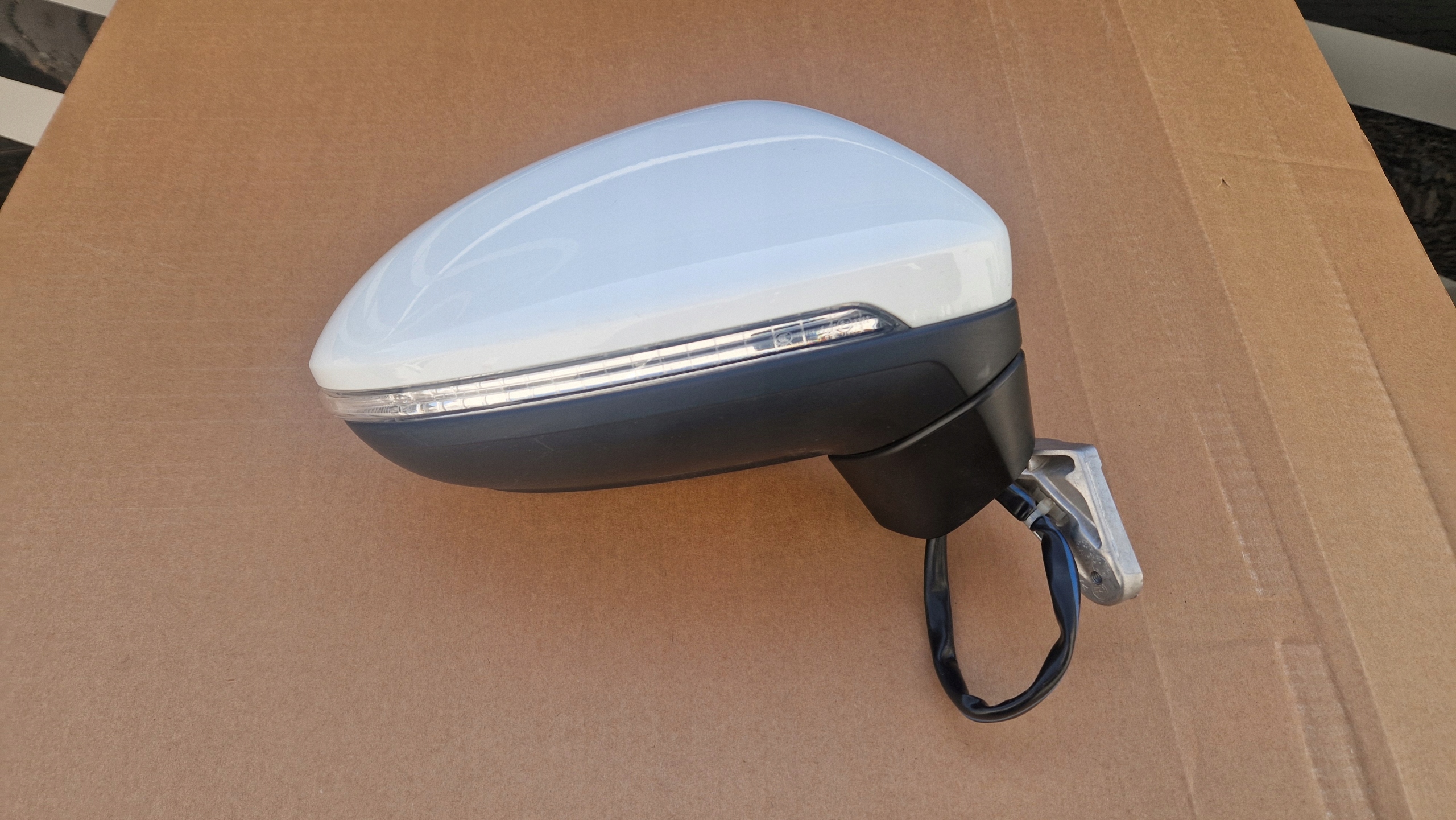 mirror VW TOURAN 2015- W colour LC9A 9 PIN complete as new