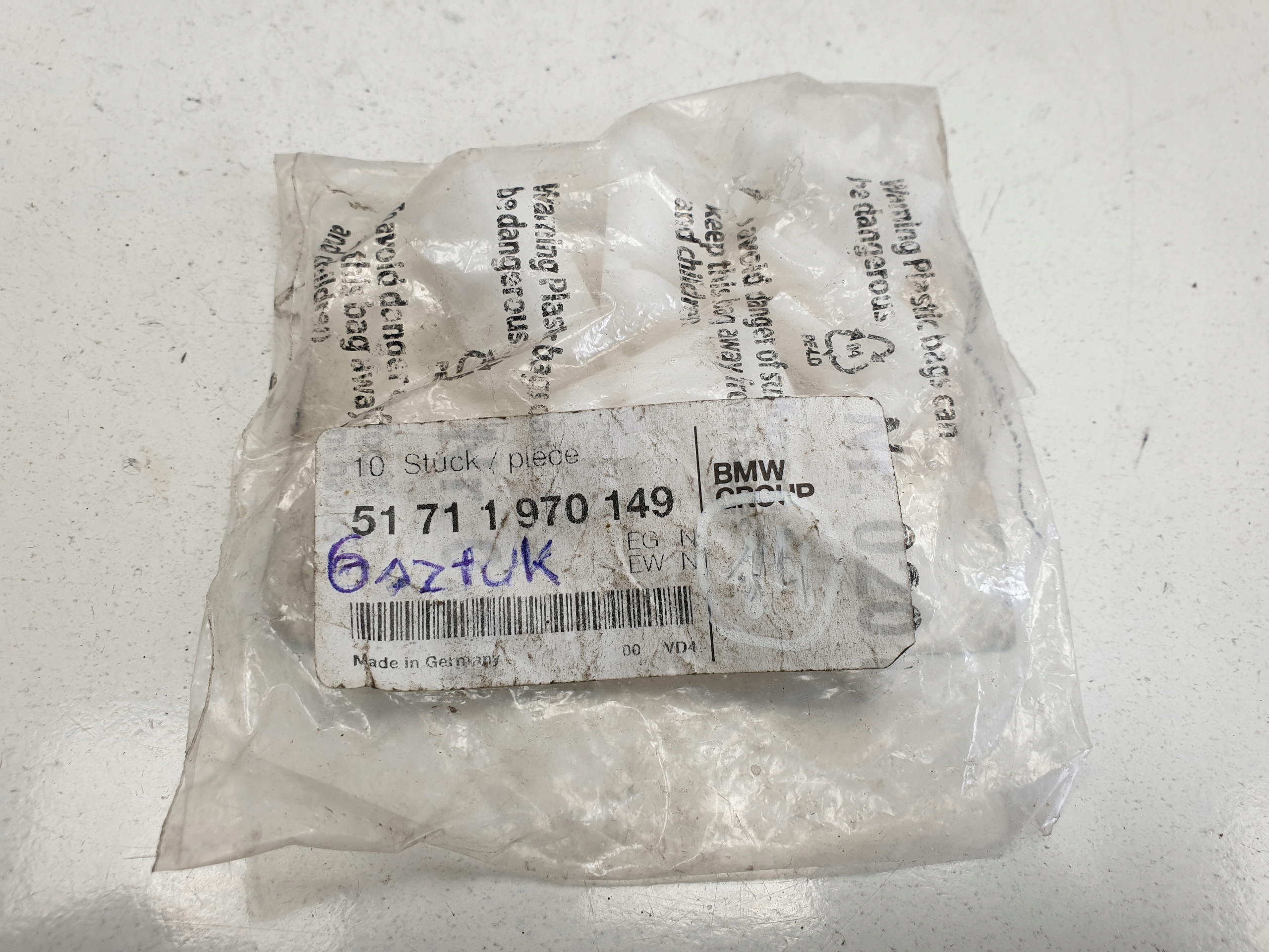 BMW E31 840 850 i KLAMRA SPINKA MOCOWANIE LISTWY