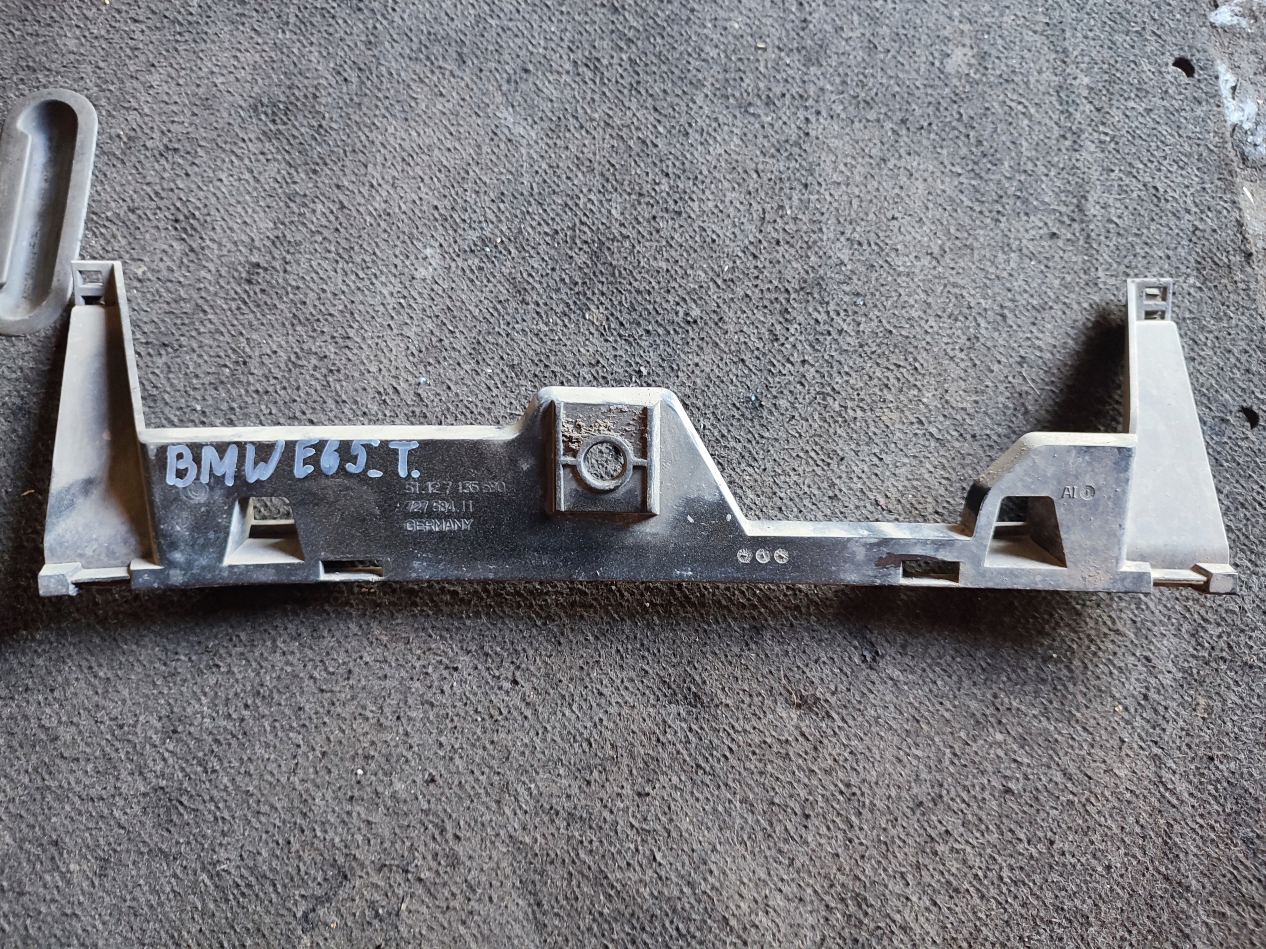 Gehäuse hinten der Stoßstange BMW E65 7135590