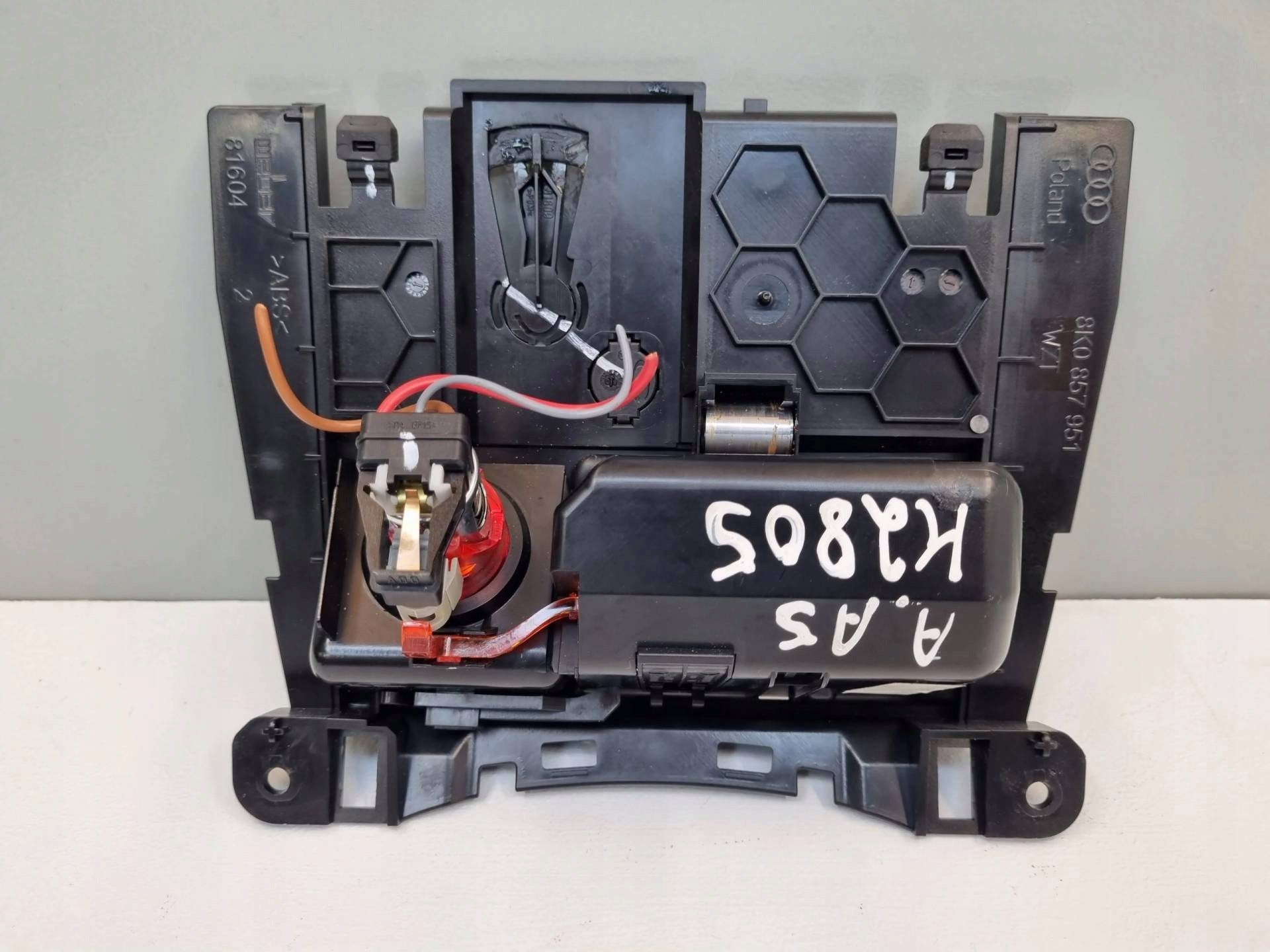 Aschenbecher vorne Audi A5 8T 2008 8K0857951