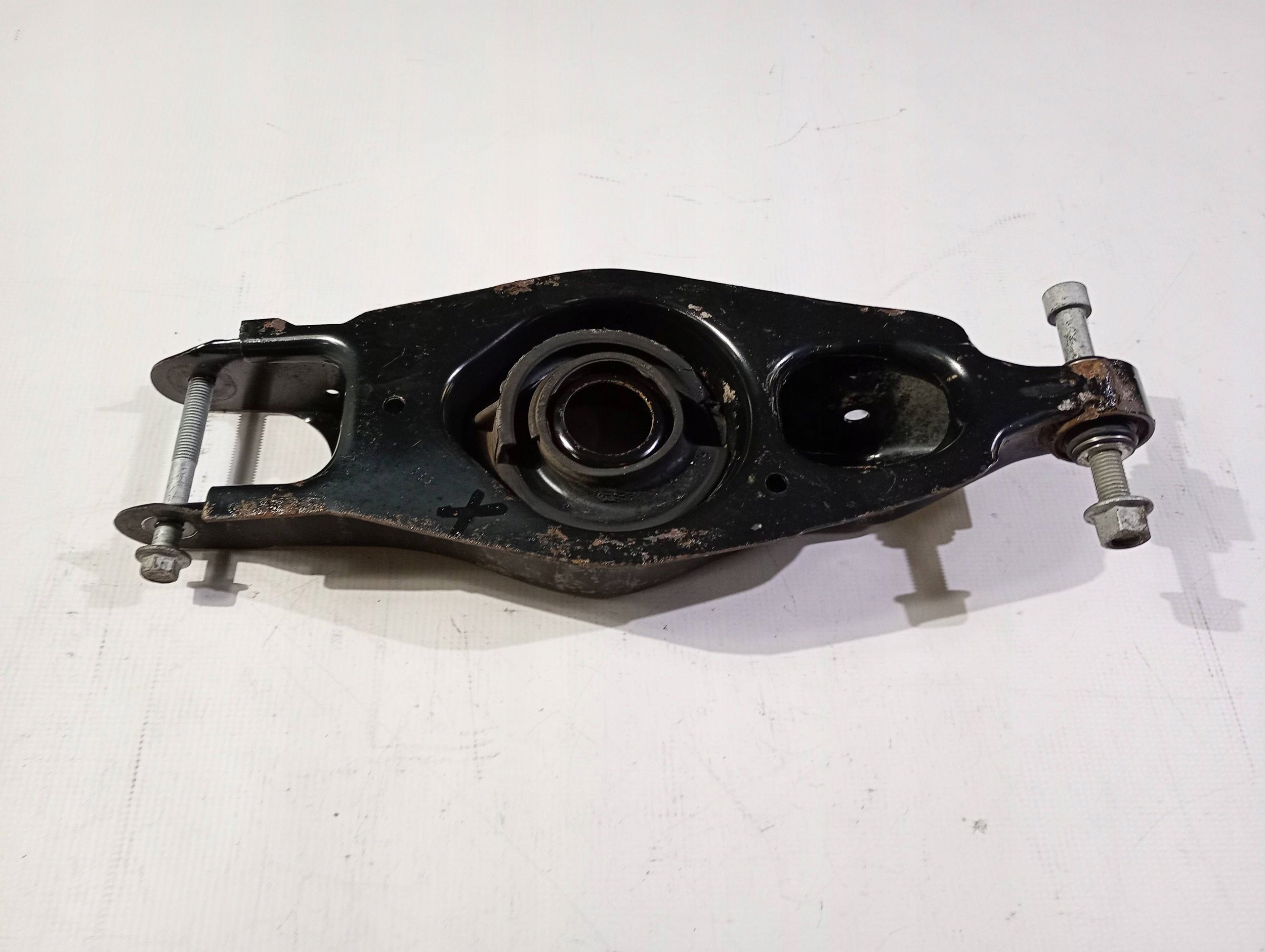arm rear part rear left right lower Dodge Charger Challenger 6.4 SRT 2015