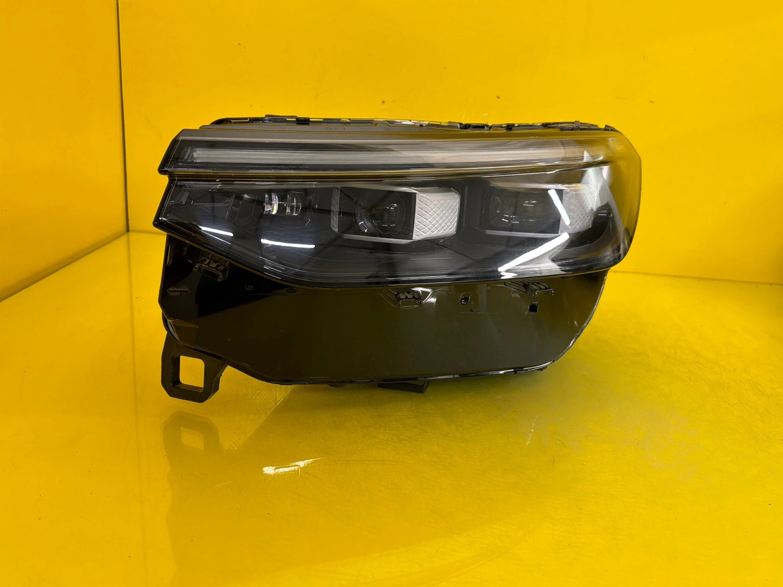 light left front VW Tayron II Full Led 24- 57L941059