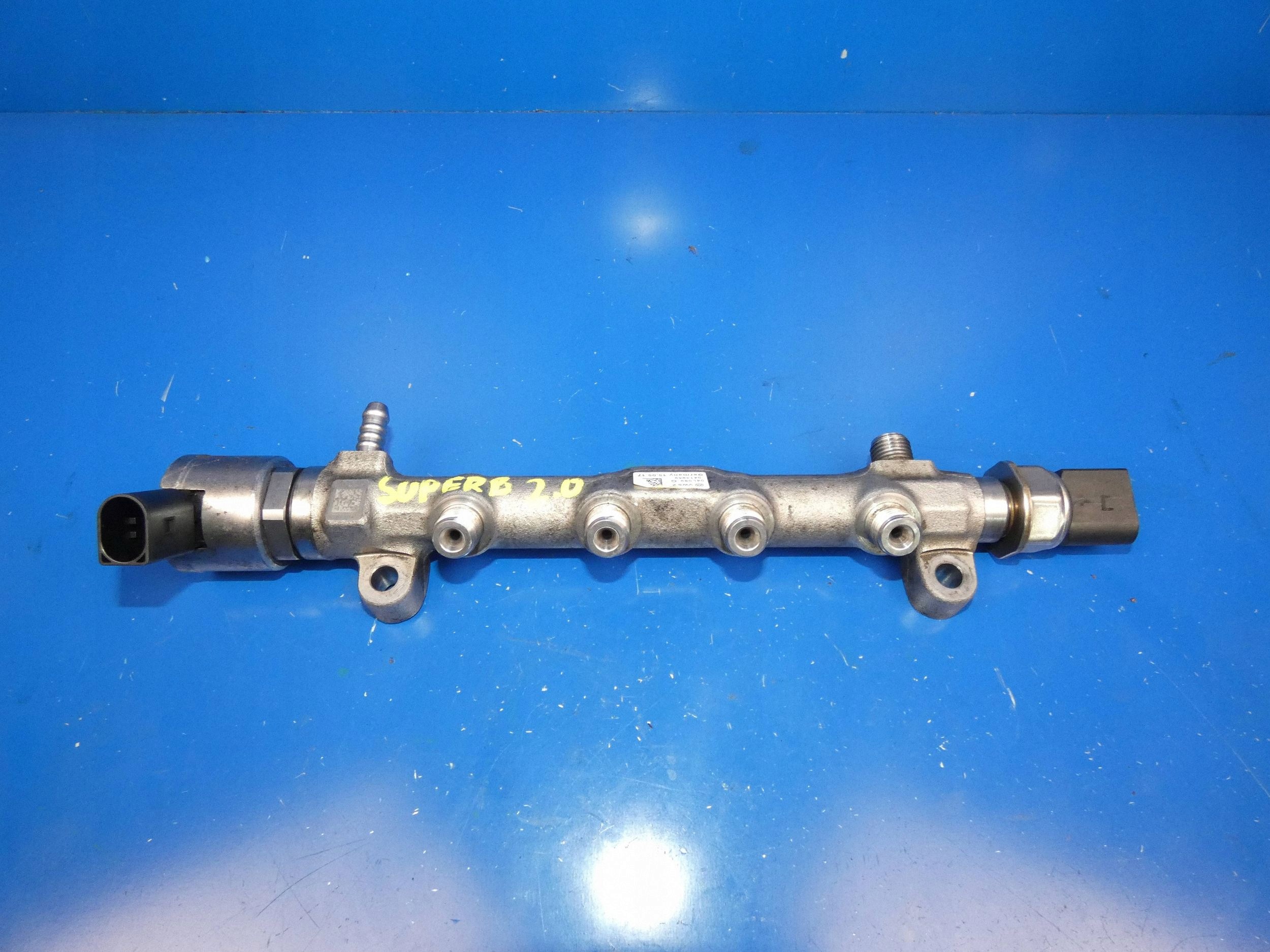 SKODA SUPERB III VW PASSAT B8 LEON GOLF 2.0 TDI injection ramp sensor