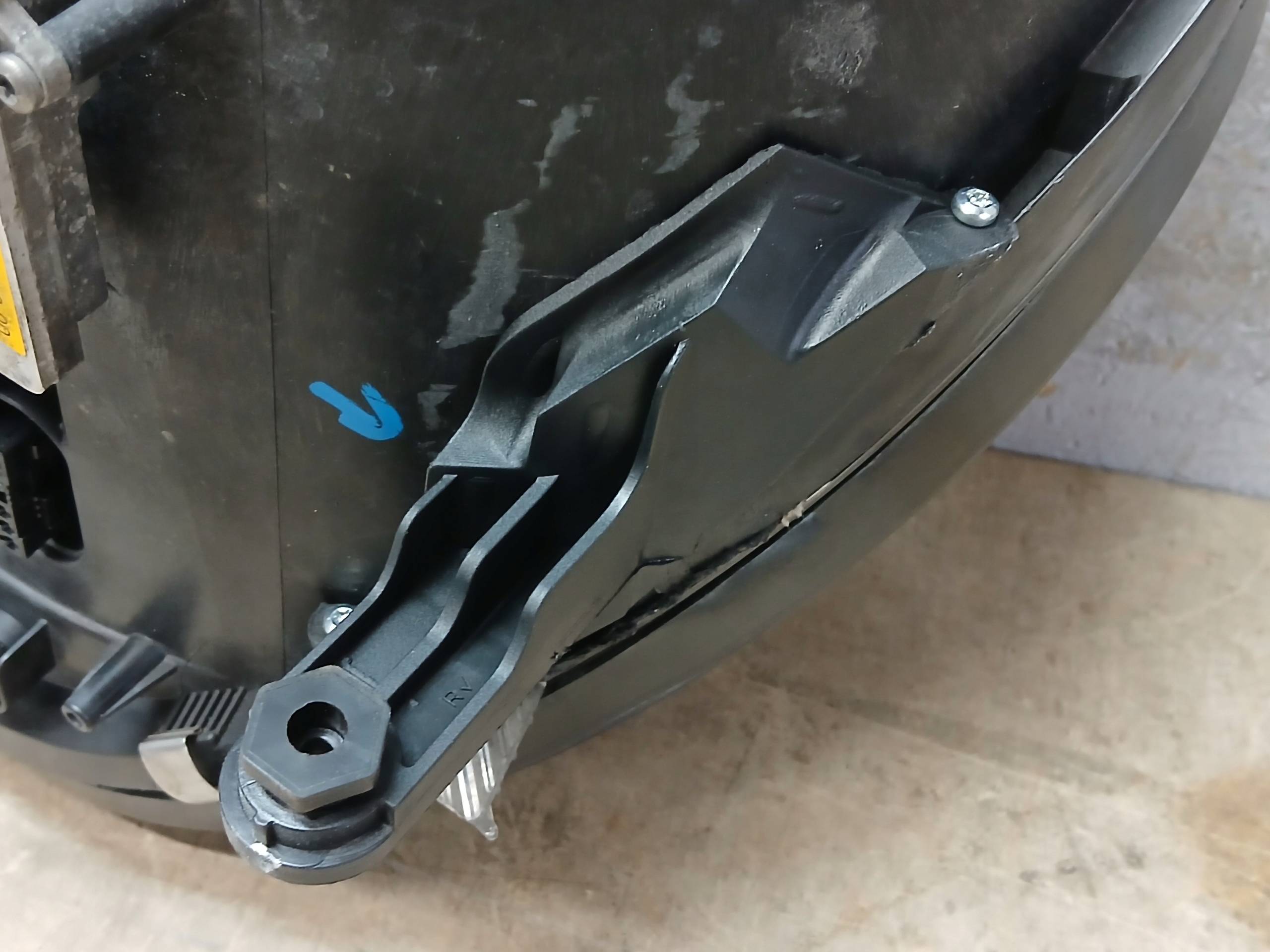 light front right MERCEDES E KLASA W211 XENON A2118201461