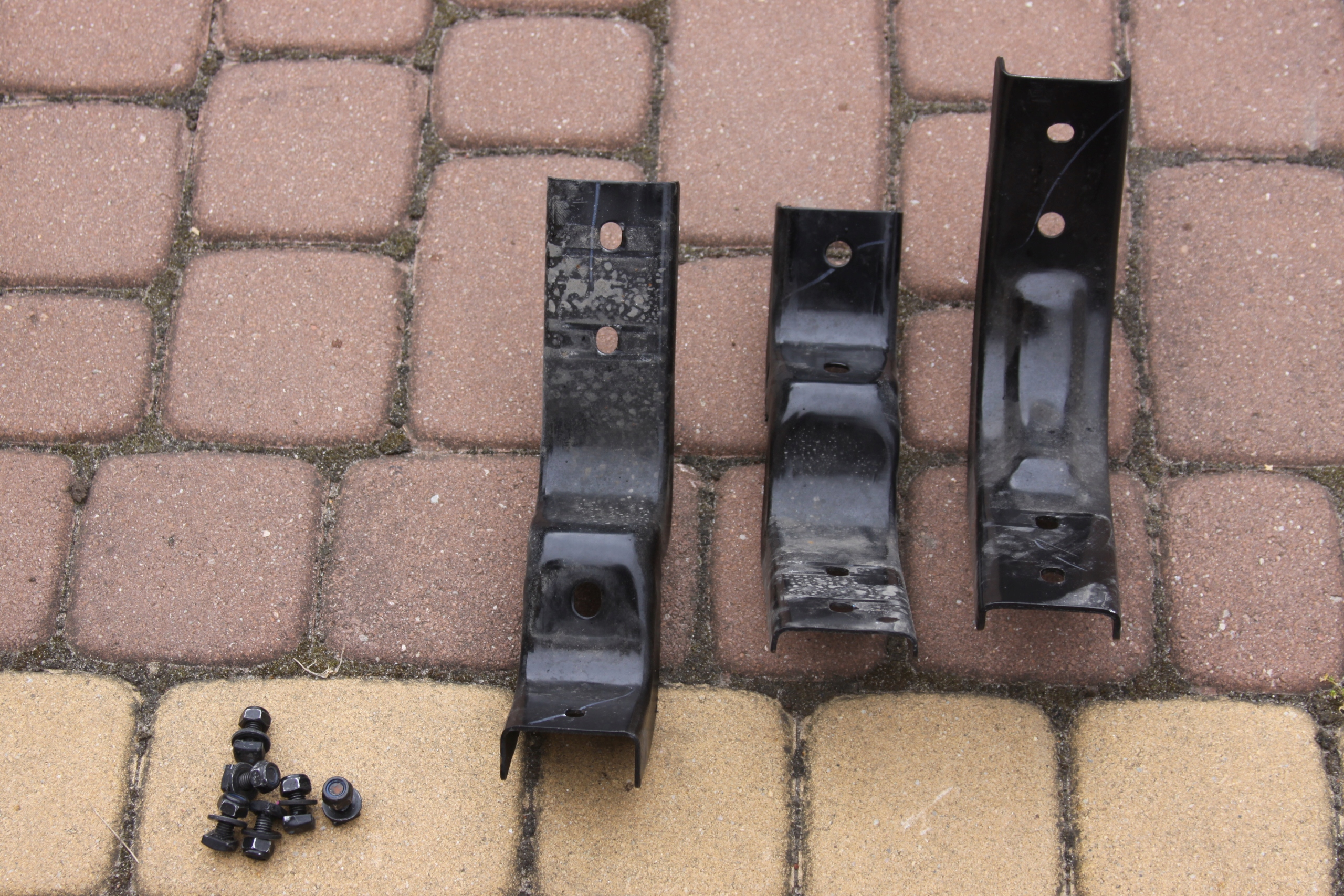 Fixation STOPIEN BOCZNY Droite Gauche ISUZU D-MAX II