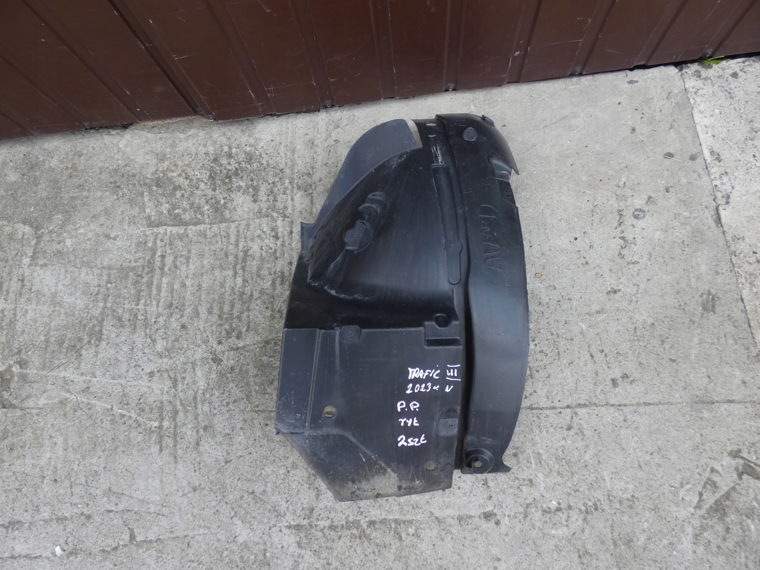 RENAULT TRAFIC III mudguard right front part rear 638428605R