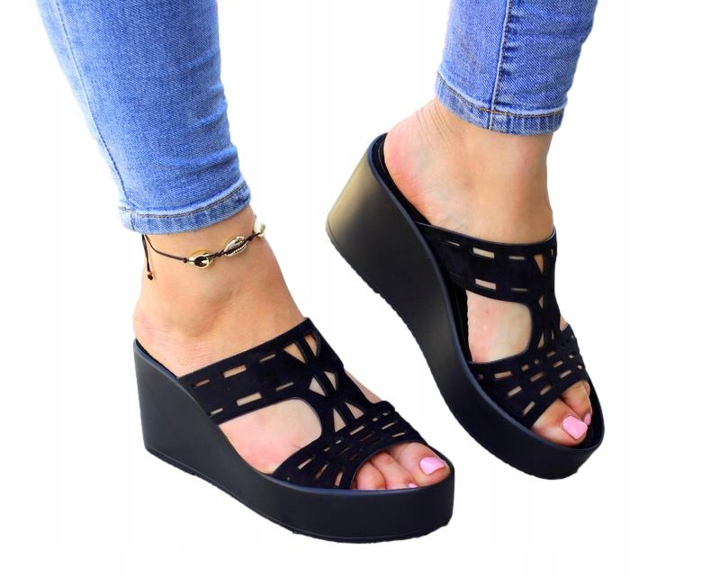 

Lekkie Czarne Klapki Na Koturnie Ażurowe 39