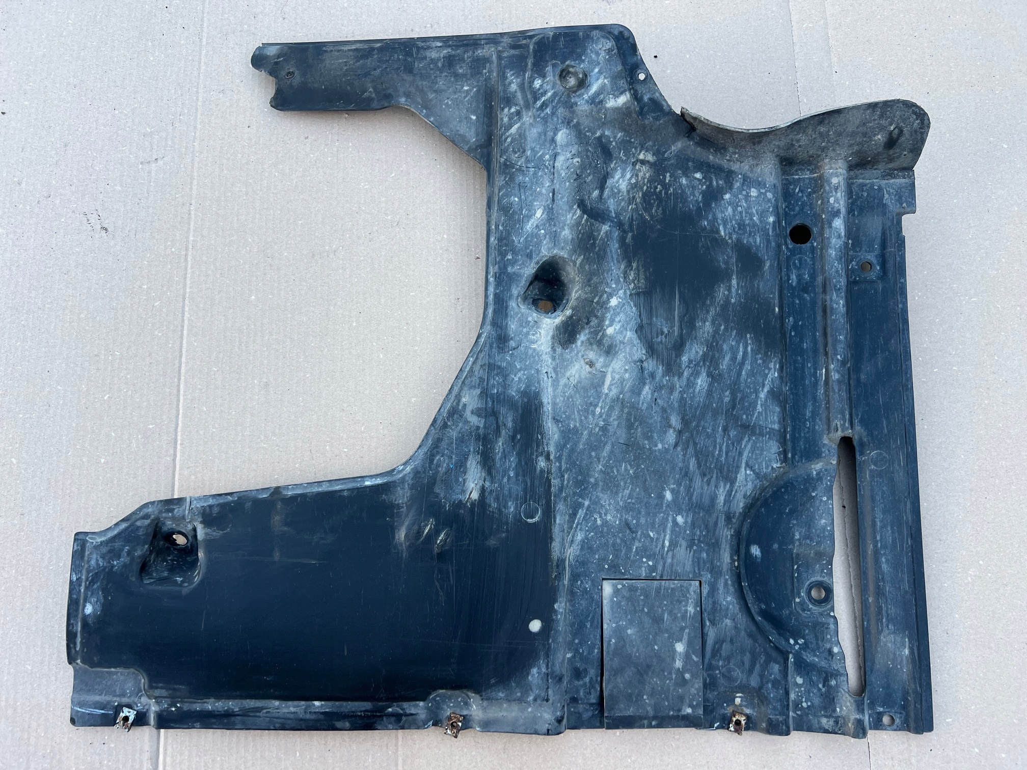 AUDI Q5 80A Blende Abdeckung abdeckung des Bodens Unterfahrschutz rechts 80A825216A