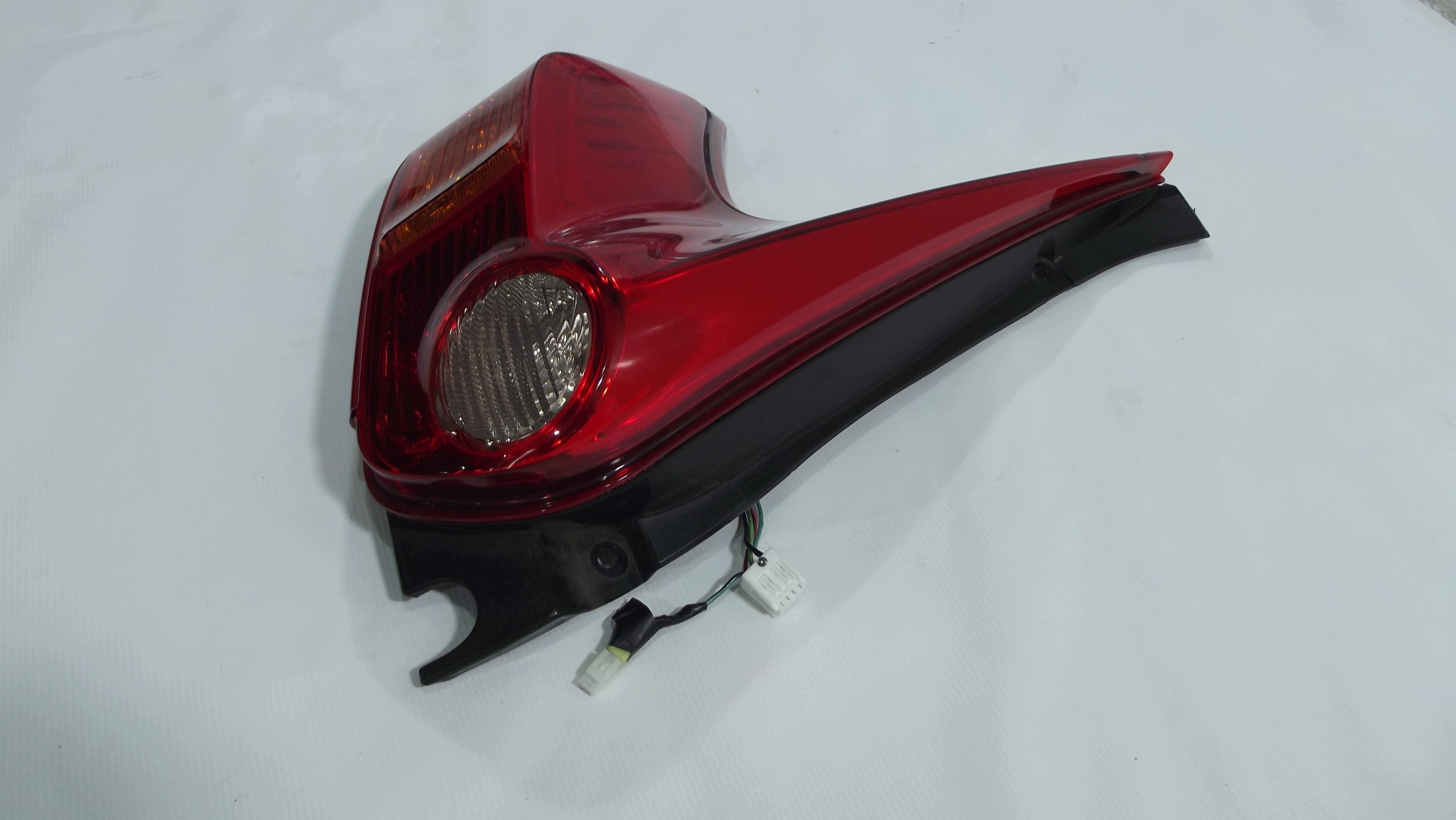 Nissan Juke F15 light left rear part