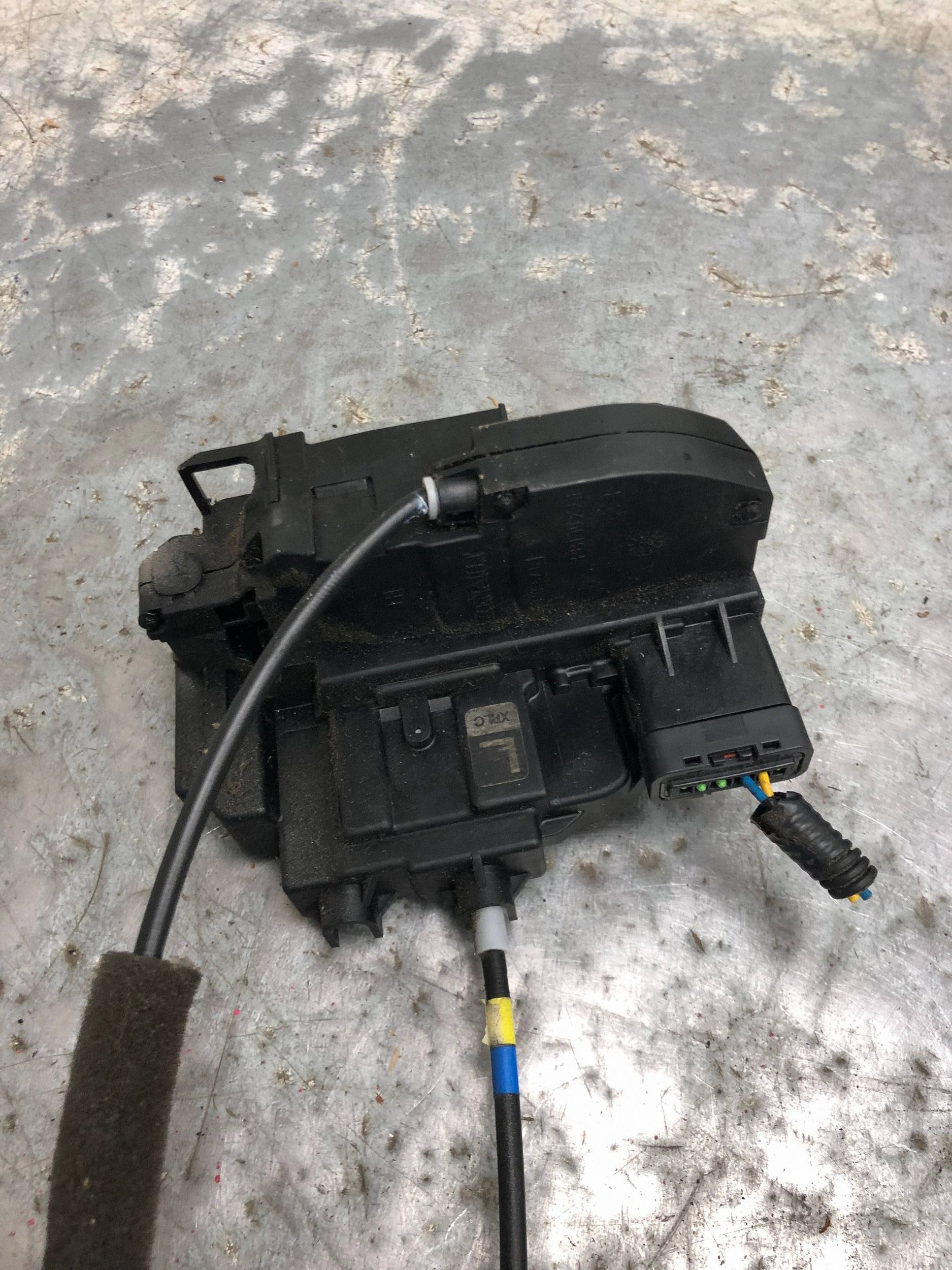 lock door left rear part NISSAN NOTE E11