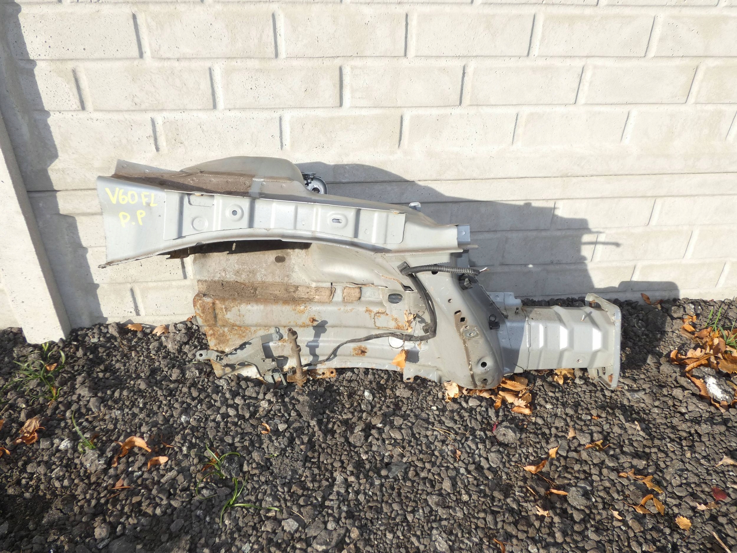 VOLVO V60 S60 II LIFT 13- quarter right right front