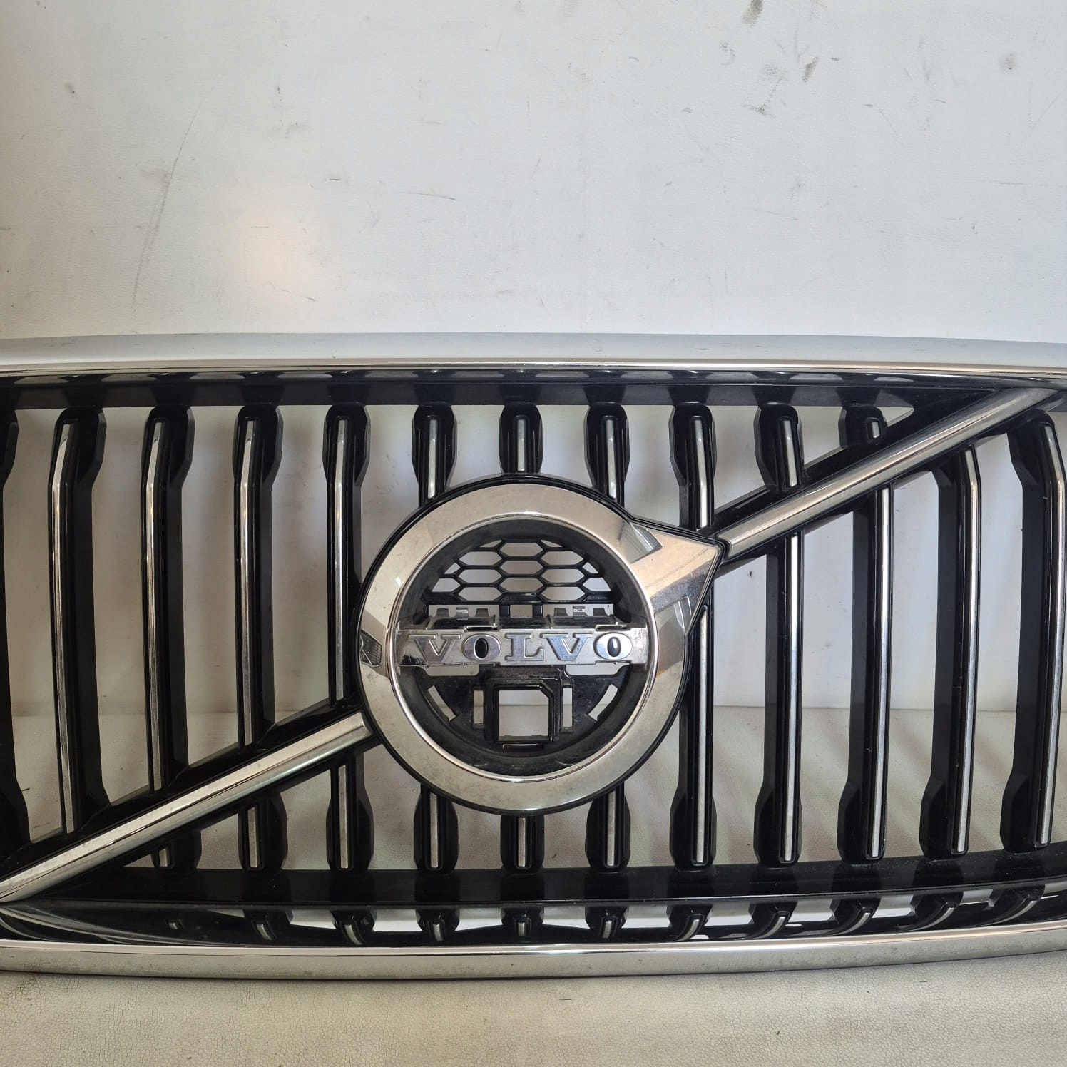 AUDI A4 B9 8W 15-24 lock RYGIEL bonnets
