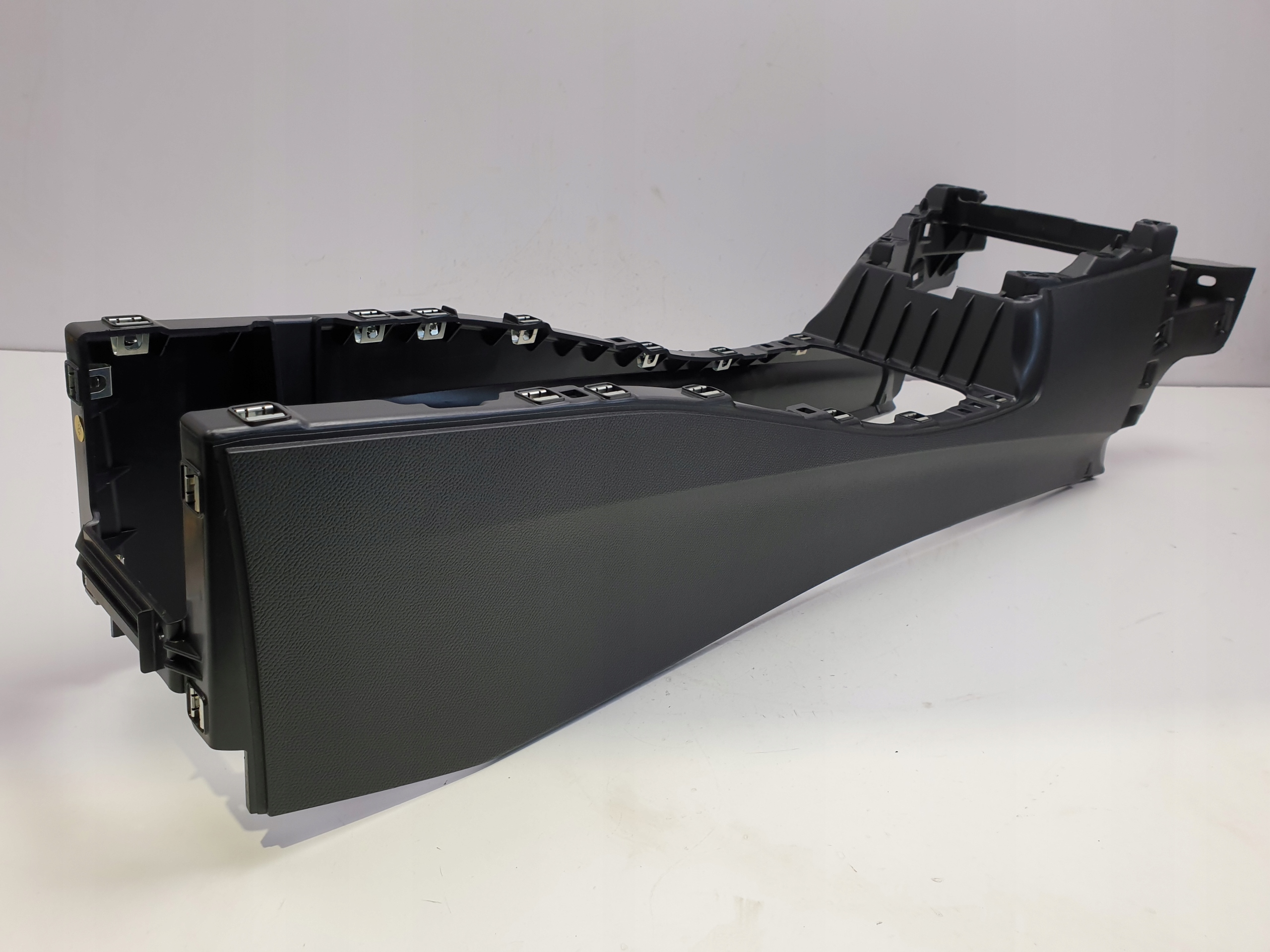 Opel Corsa F TUNEL ŚRODKOWY 39196817 Typ samochodu Samochody osobowe