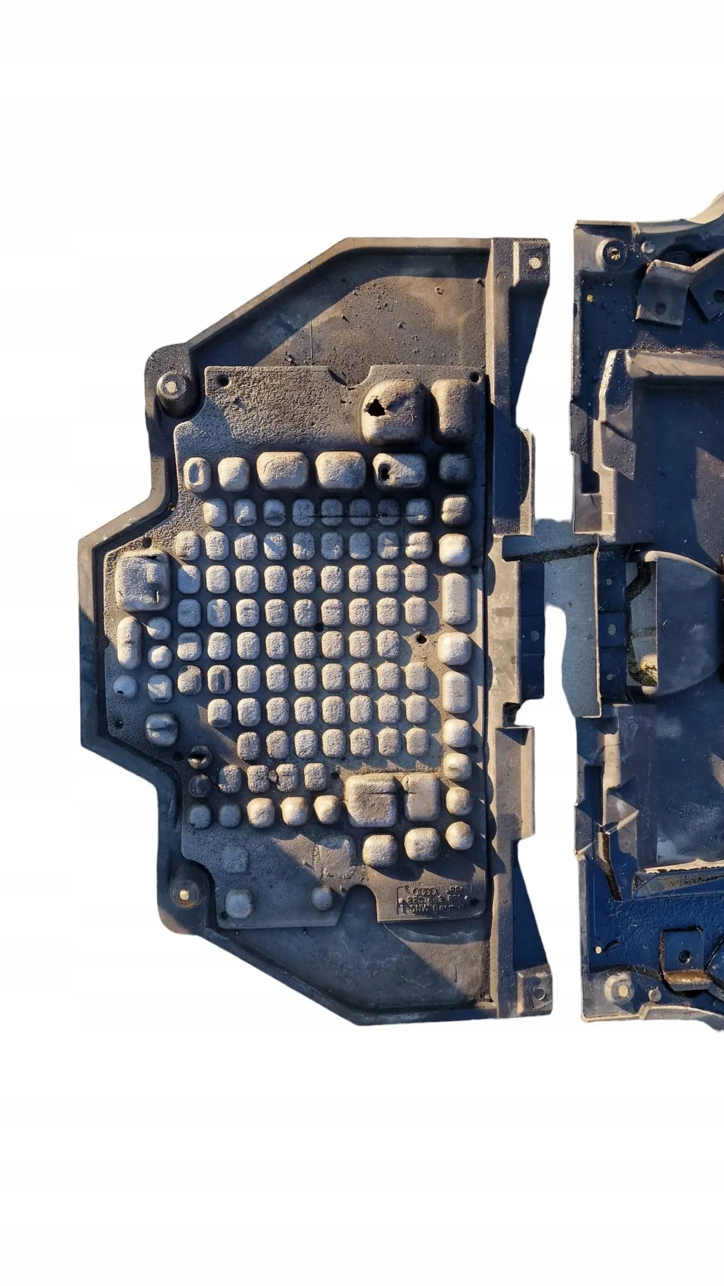 AUDI A4 S4 B7 OSŁONA POD SILNIK I SKRZYNIE 8E0863821BB 8E0863824