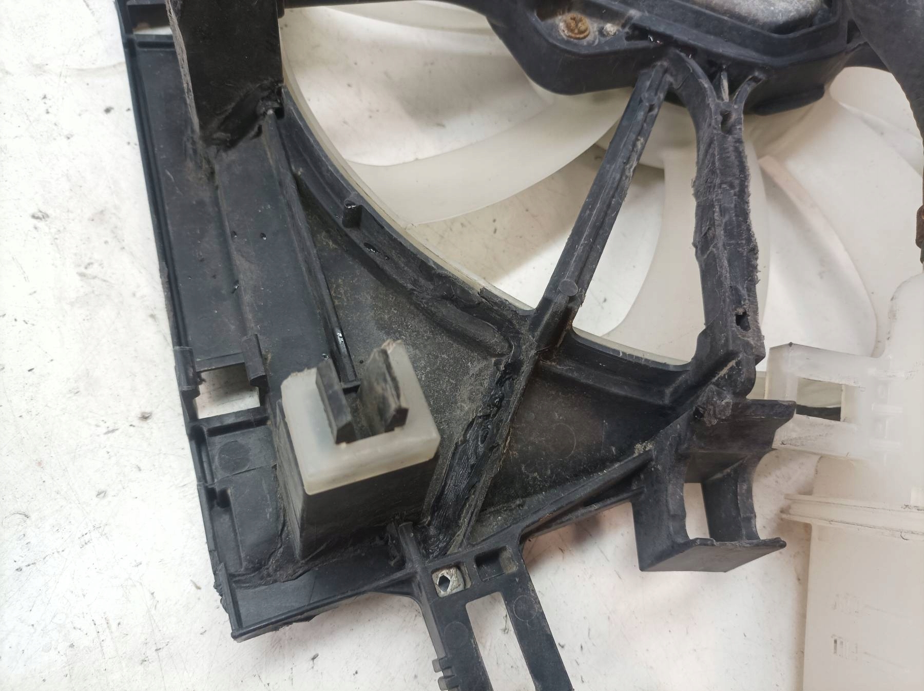 ventilátor chladiče 1.8 spoiler-IN Toyota Prius IV (2015- )