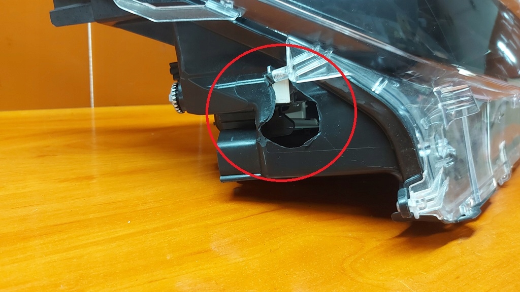 REFLEKTOR light right right front TOYOTA YARIS CROSS 20