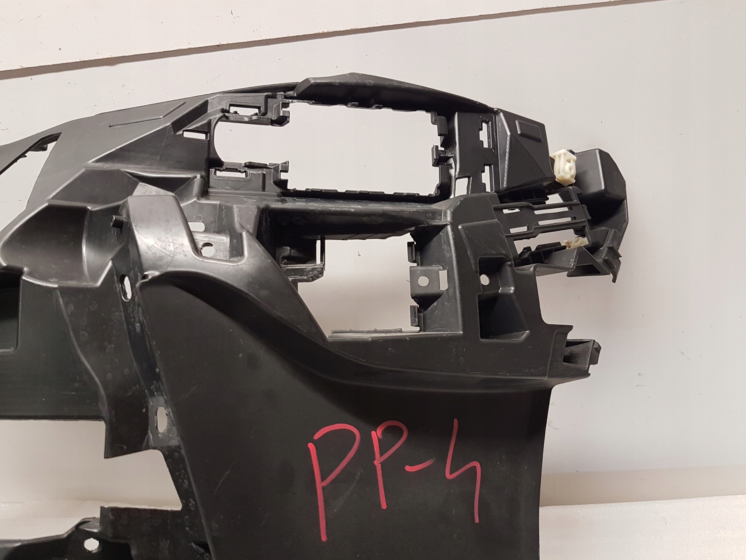 bumper bracket left front BMW 5 G60 G61 9879291