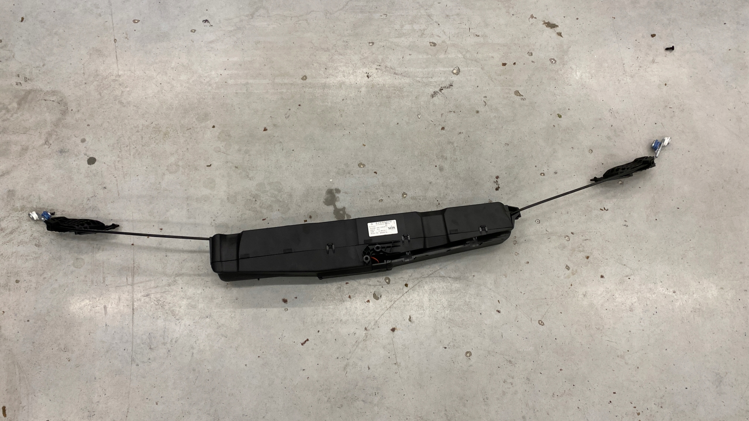 2188200342 - Привод багажника MERCEDES CLS W218