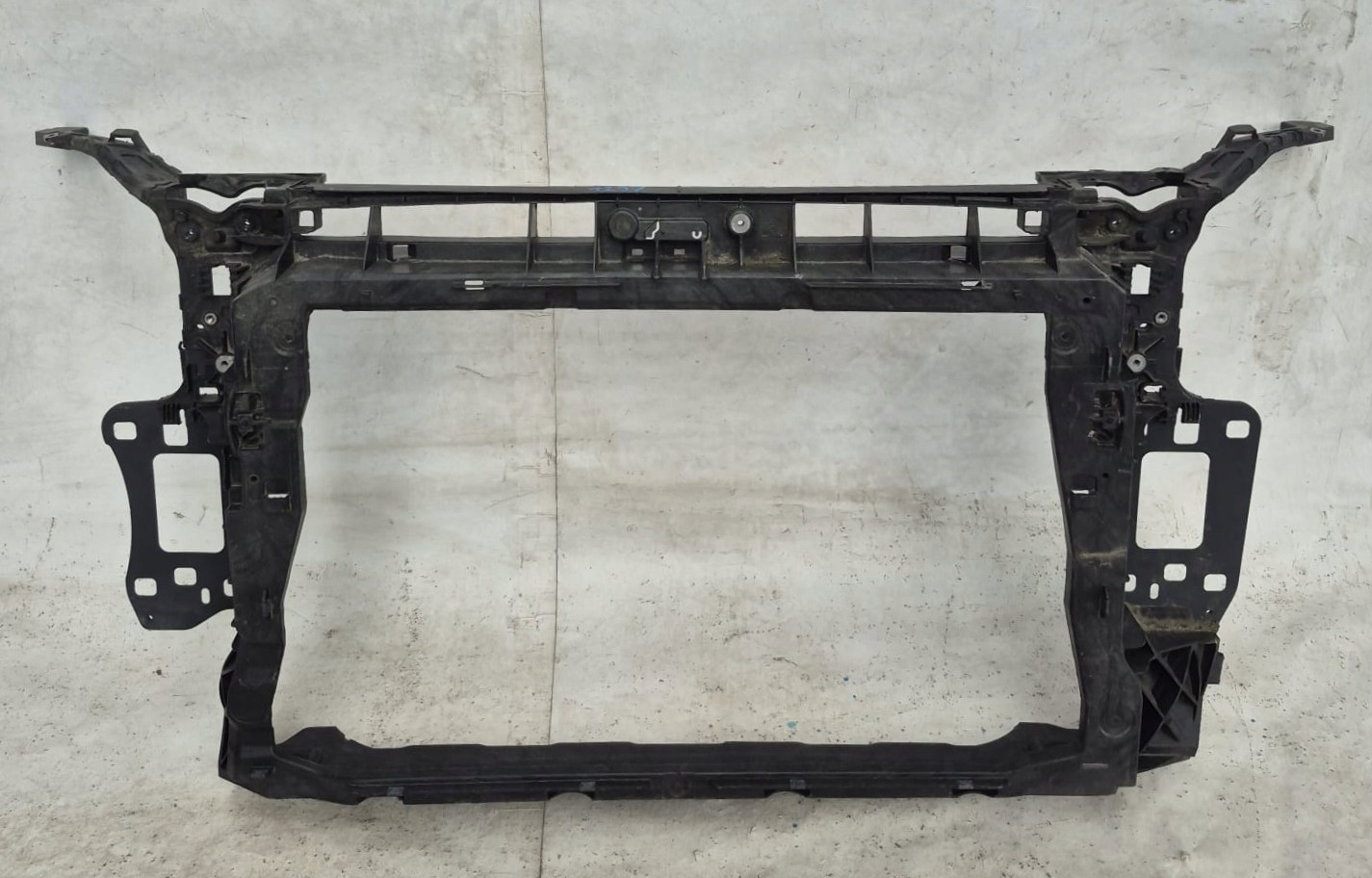 AUDI Q3 83A 18- support panel for radiators pillar iron 83A805594H