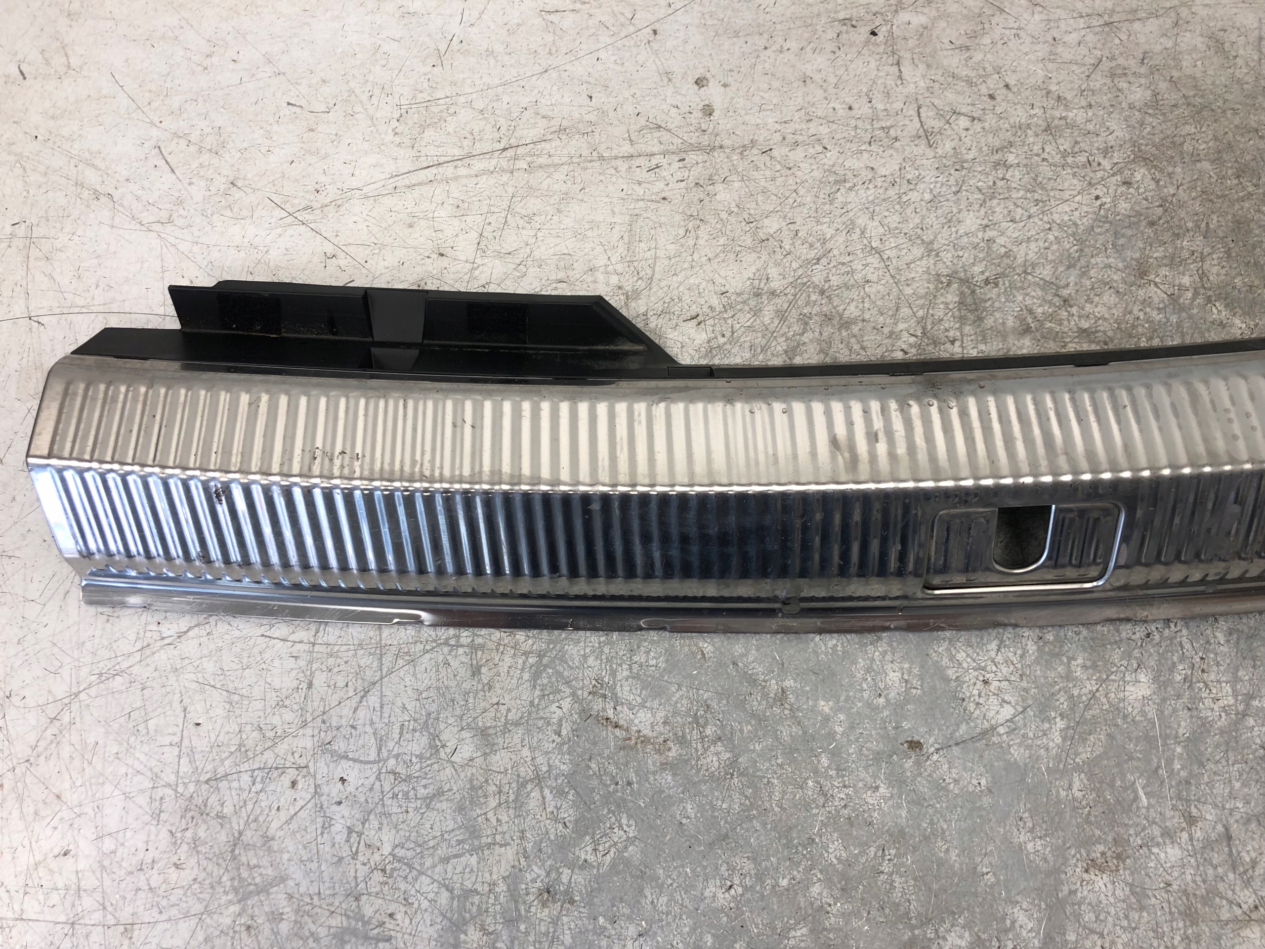 cover of the threshold boot AUDI A4 B8 KOMBI 8K9864483A