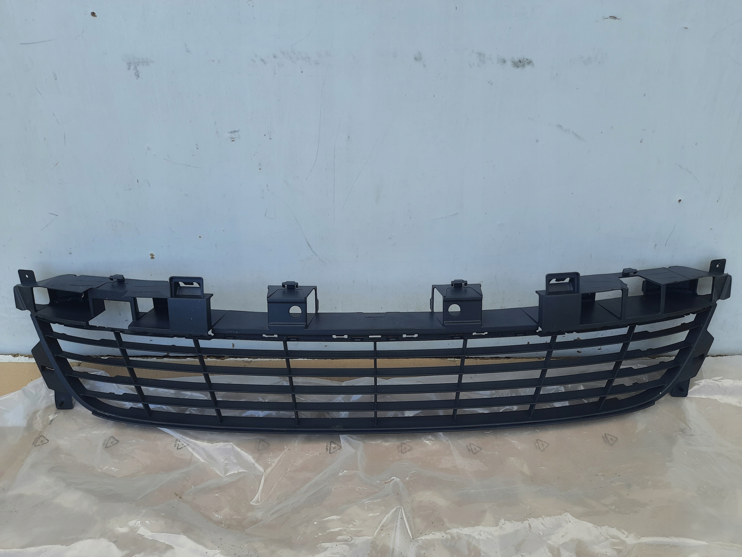 622540016R - RENAULT SCENIC III 3 ЦЕНТРАЛЬНА РЕШІТКА БАМПЕРА