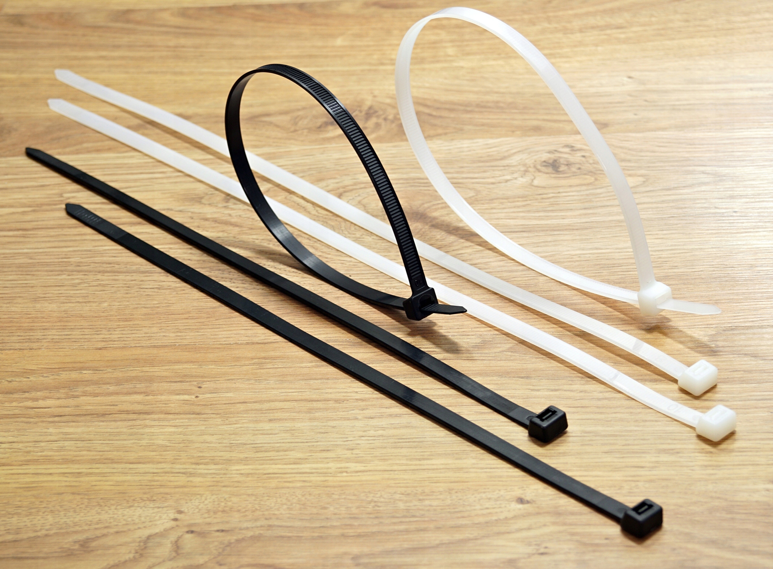 OPASKI ZACISKOWE 4,8X300 KABLOWE TRYTYTKI BIAŁE A.40.48300 ELPROMET 100szt Marka Elpromet