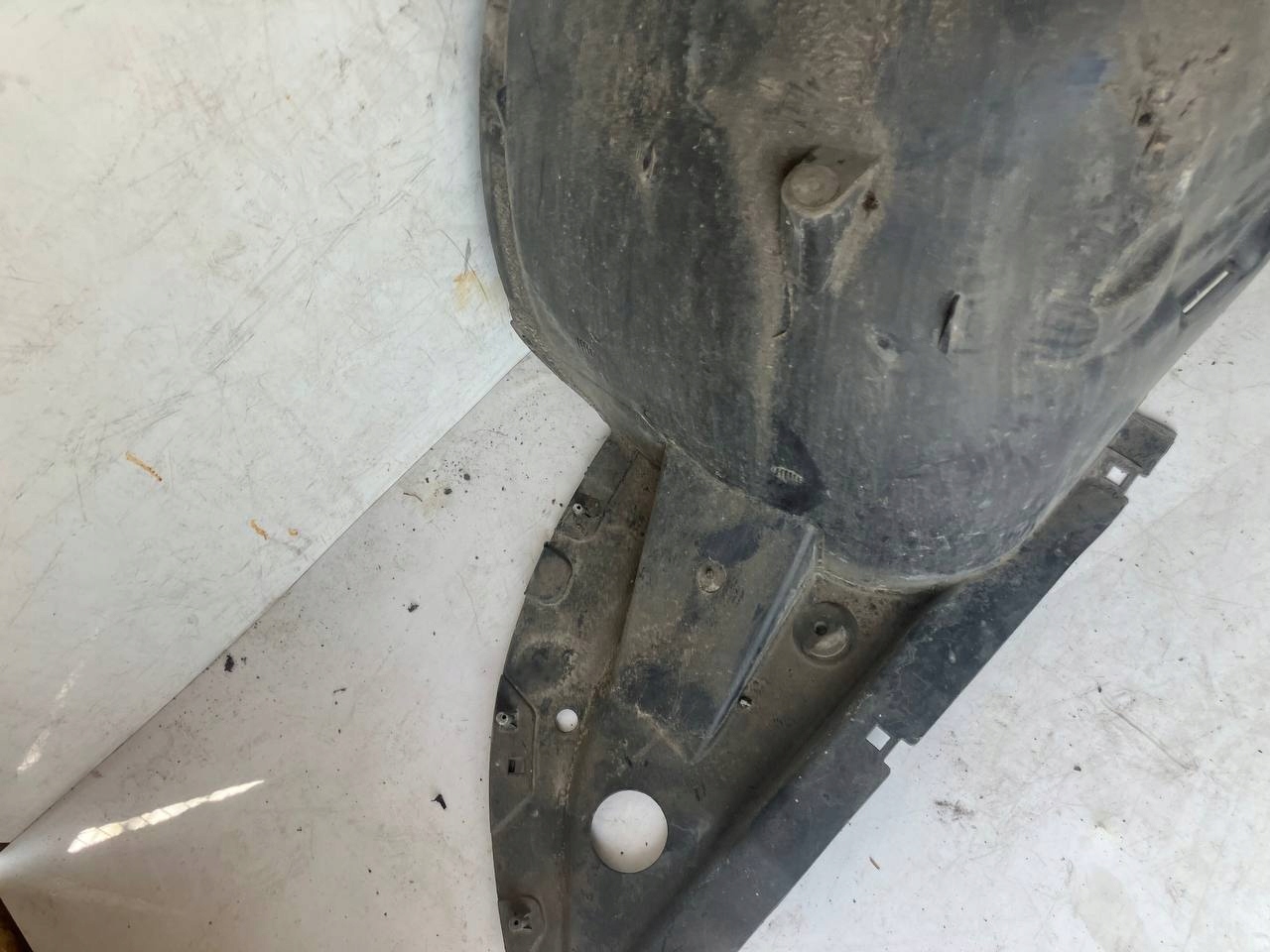 mudguard right front CITROEN C3 III #14 9811931180