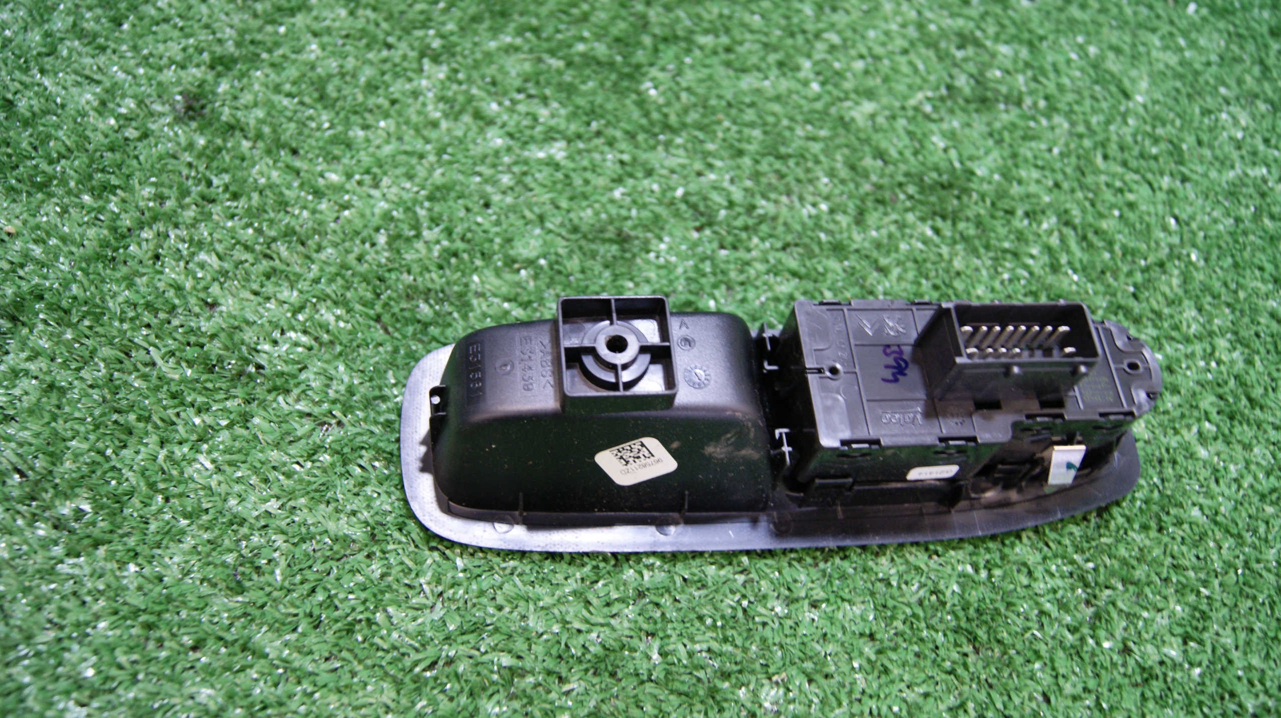 control panel of the window driver´s PEUGEOT 208 96758211ZD