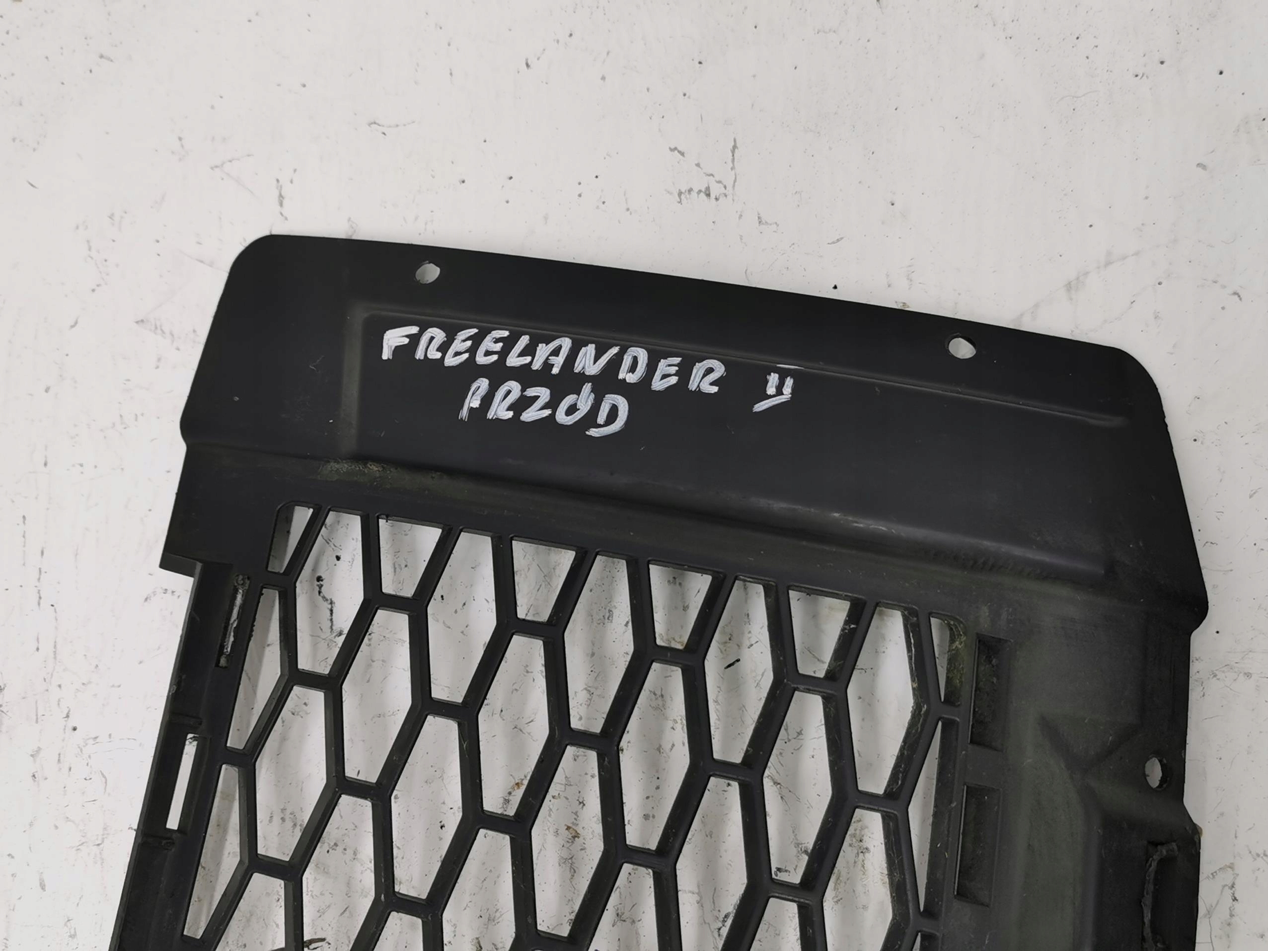 grid of a bumper front LAND ROVER FREELANDER II