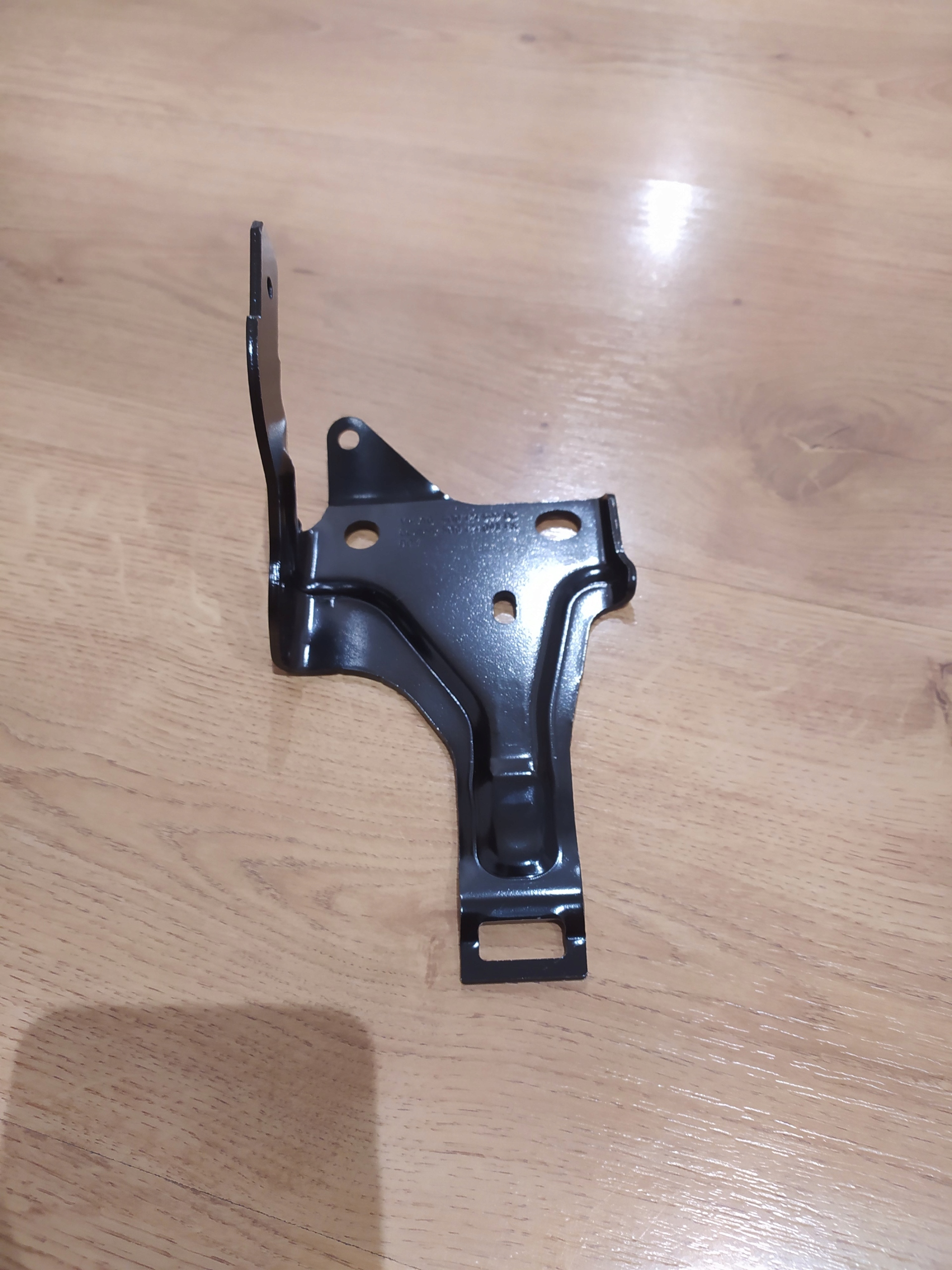 Кронштейн крепления водяного насоса 2.0 TDI 5Q0121093EK