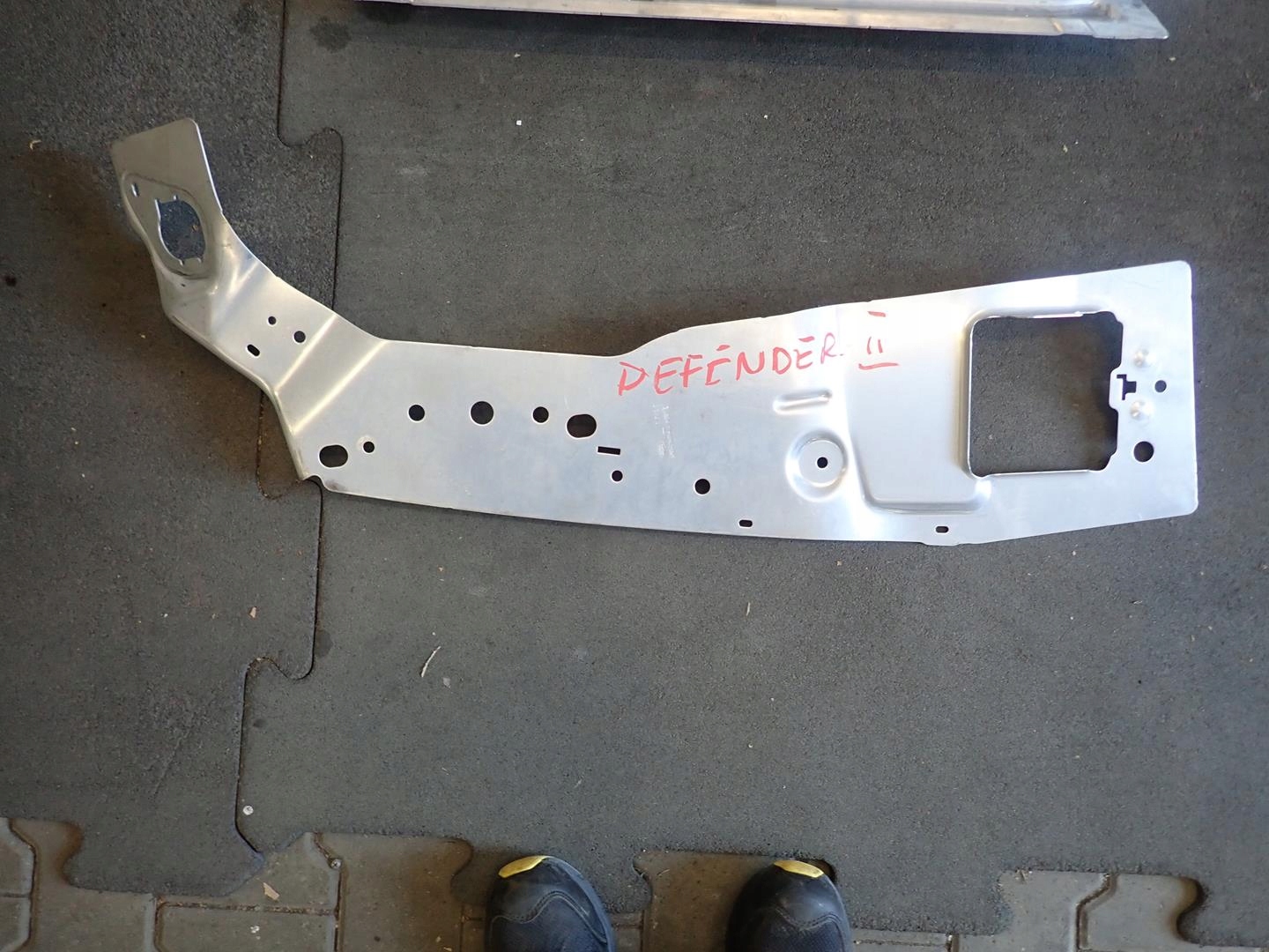 console supports LAND ROVER DEFENDER II 2020- L8B2-278A09-A
