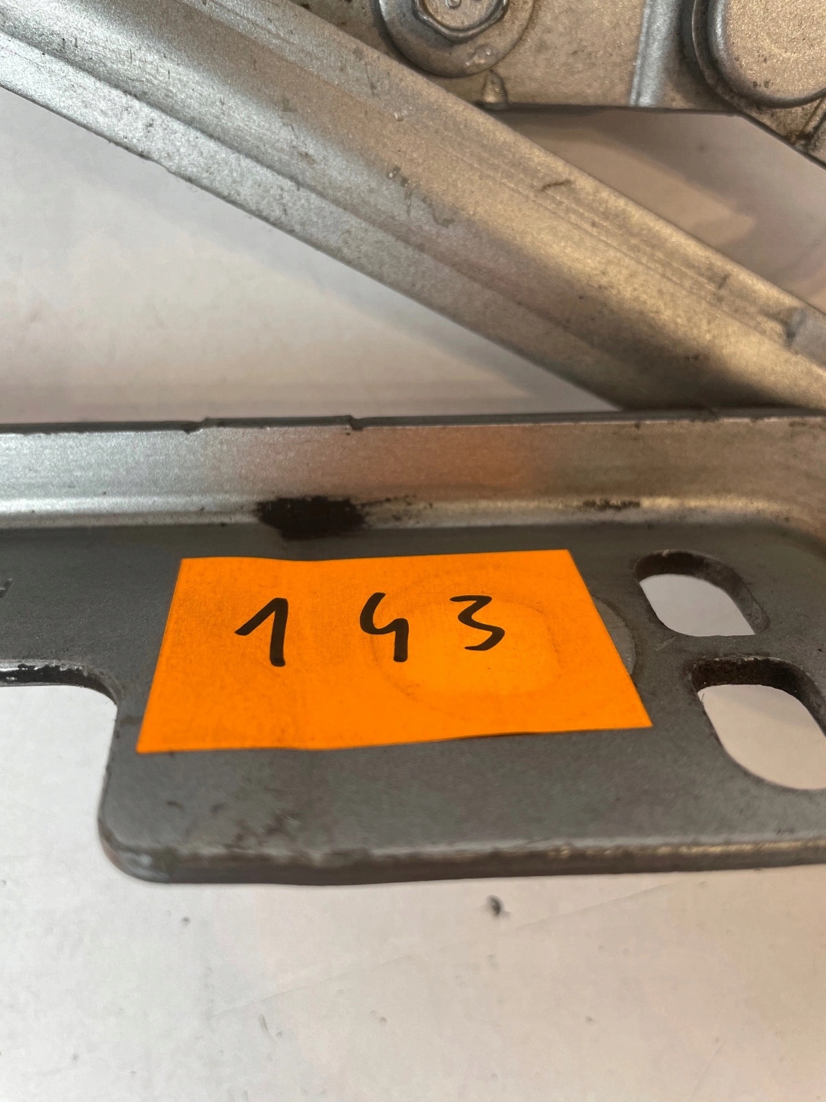 hinge bonnets front front left Opel Astra IV J